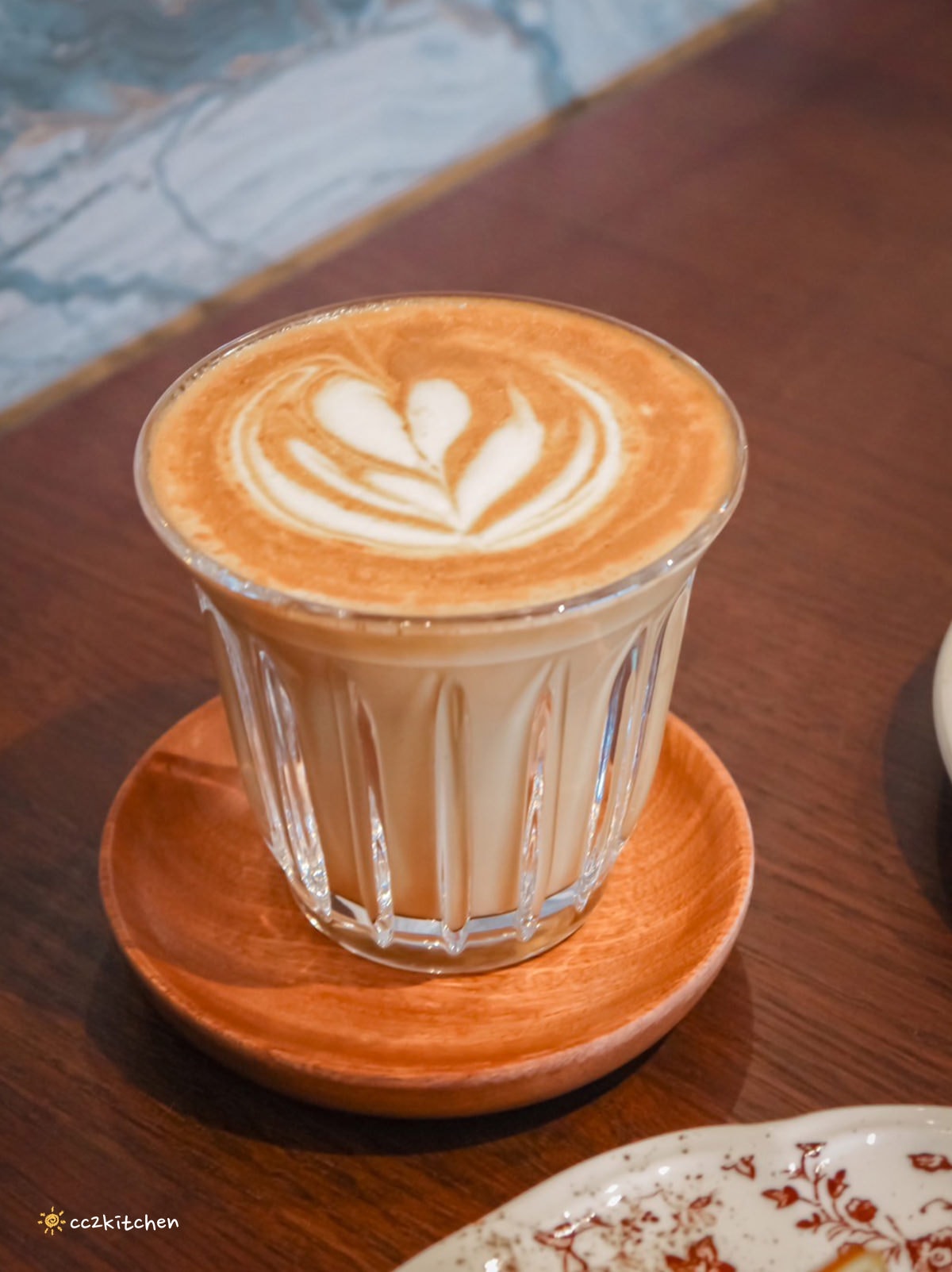 豪宅裡的質感咖啡廳！「海特咖啡館Hatt Coffee」2.0結合早午餐與民宿「廷海特潮流民宿」，外觀氣派、內裝富有高級感，台東市區早午餐推薦。