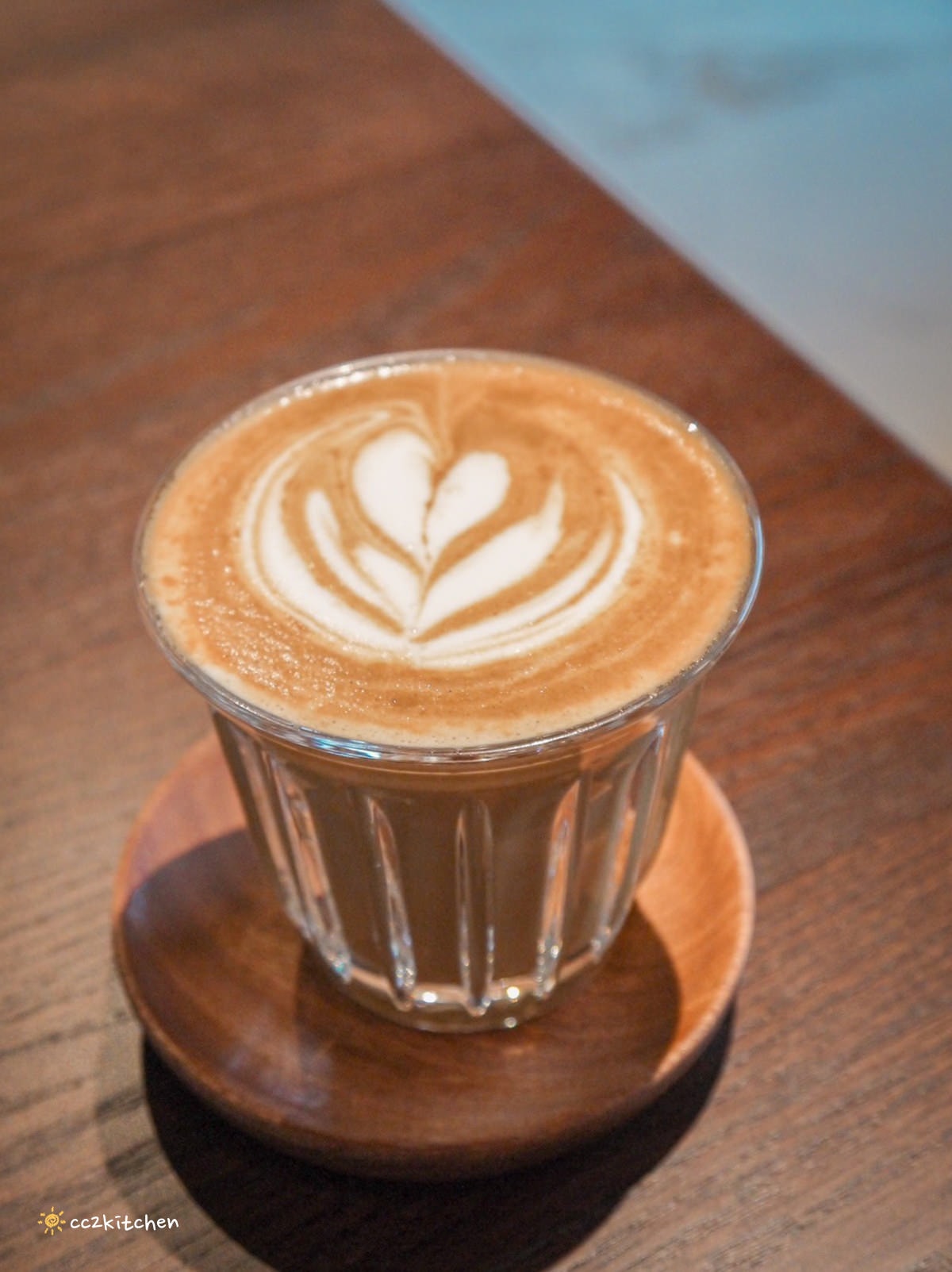 豪宅裡的質感咖啡廳！「海特咖啡館Hatt Coffee」2.0結合早午餐與民宿「廷海特潮流民宿」，外觀氣派、內裝富有高級感，台東市區早午餐推薦。