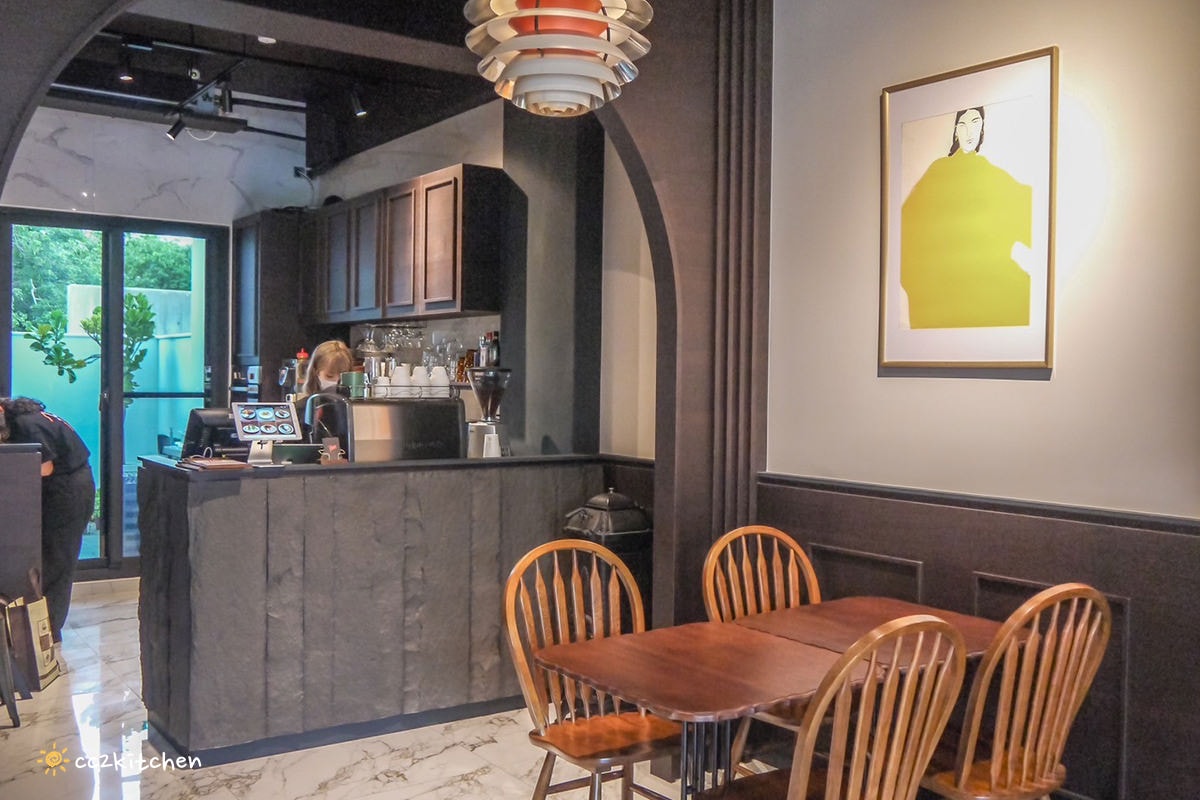 豪宅裡的質感咖啡廳！「海特咖啡館Hatt Coffee」2.0結合早午餐與民宿「廷海特潮流民宿」，外觀氣派、內裝富有高級感，台東市區早午餐推薦。