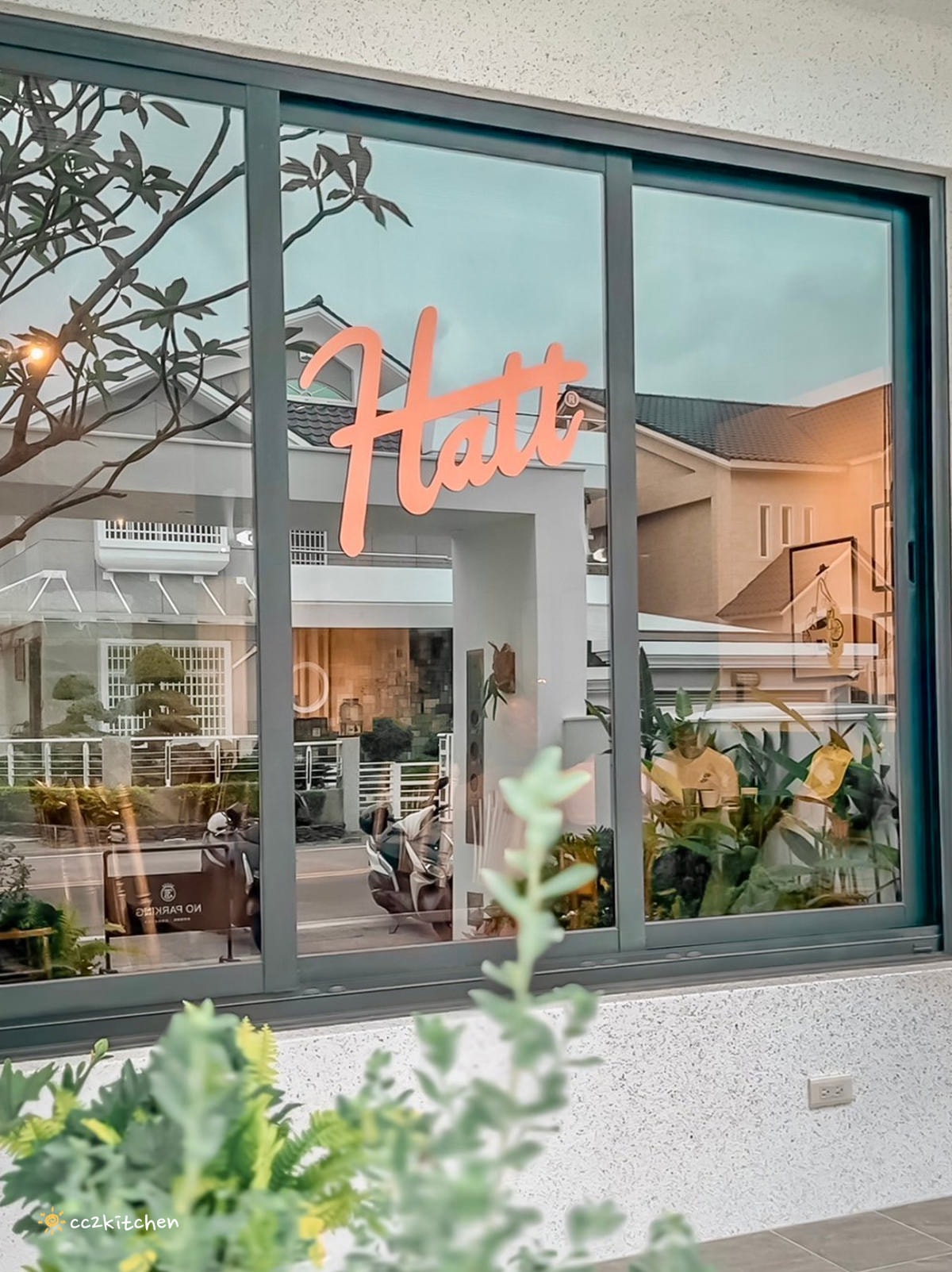 豪宅裡的質感咖啡廳！「海特咖啡館Hatt Coffee」2.0結合早午餐與民宿「廷海特潮流民宿」，外觀氣派、內裝富有高級感，台東市區早午餐推薦。