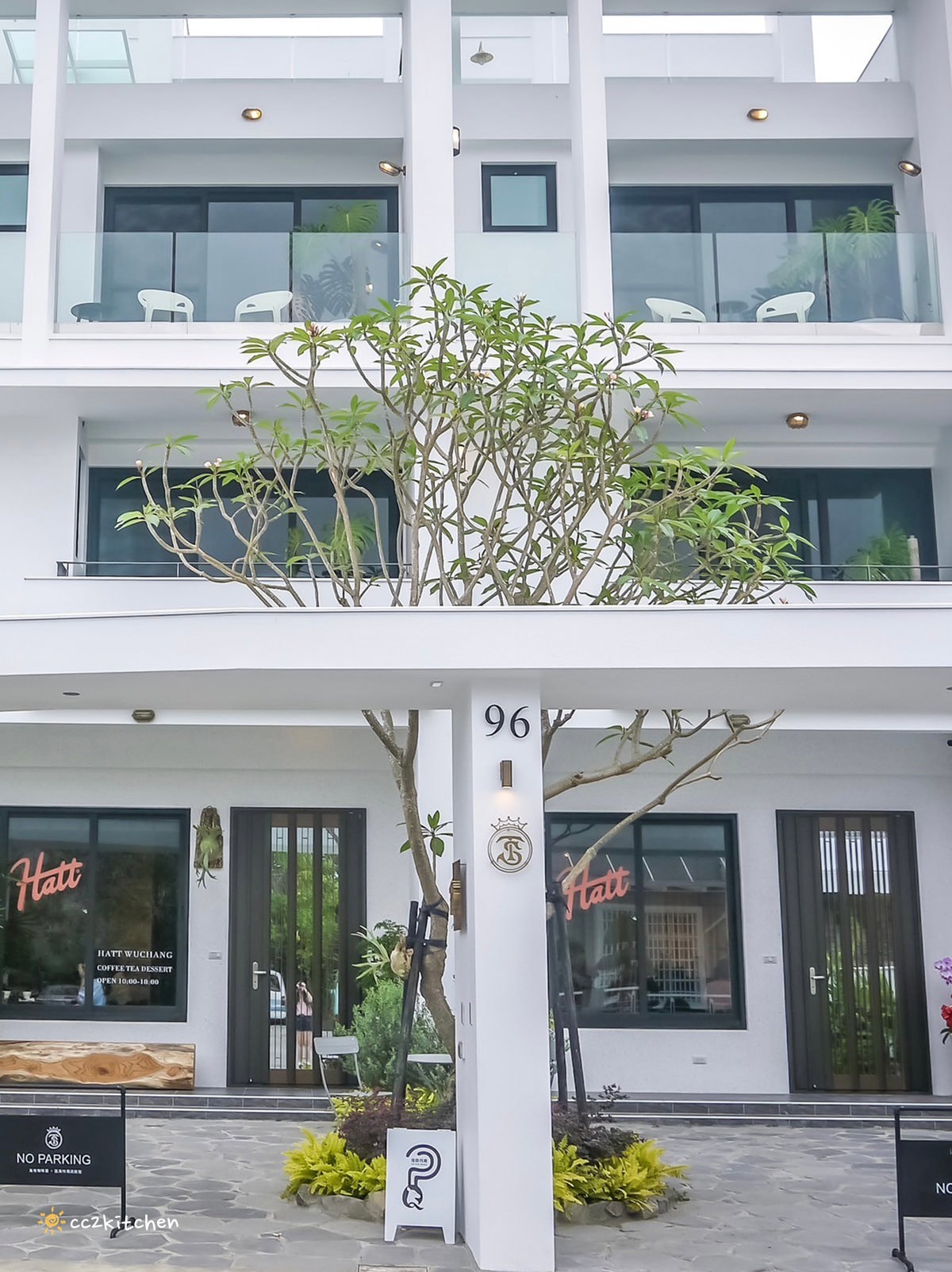 豪宅裡的質感咖啡廳！「海特咖啡館Hatt Coffee」2.0結合早午餐與民宿「廷海特潮流民宿」，外觀氣派、內裝富有高級感，台東市區早午餐推薦。