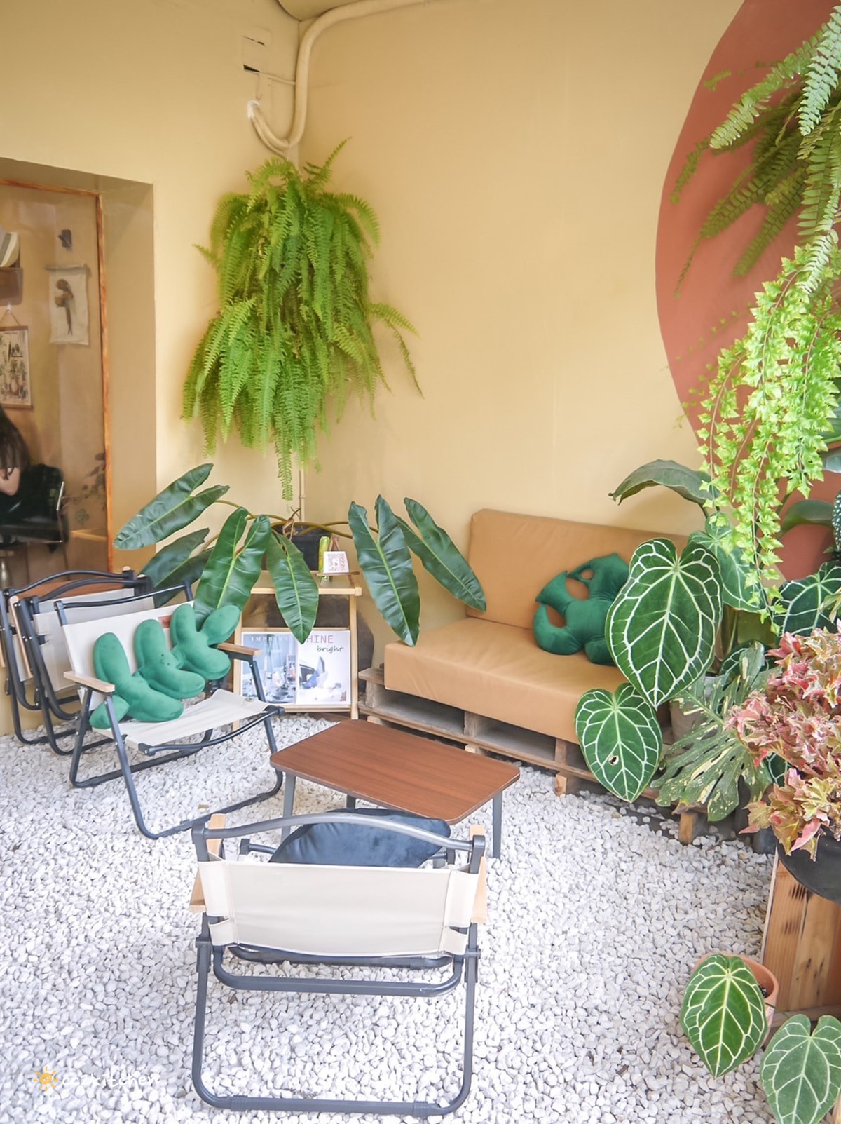 台東叢林風網美咖啡店！「一塊甜地」植物系、文青裝潢，造型LOGO舒芙蕾可愛吸睛又美味～