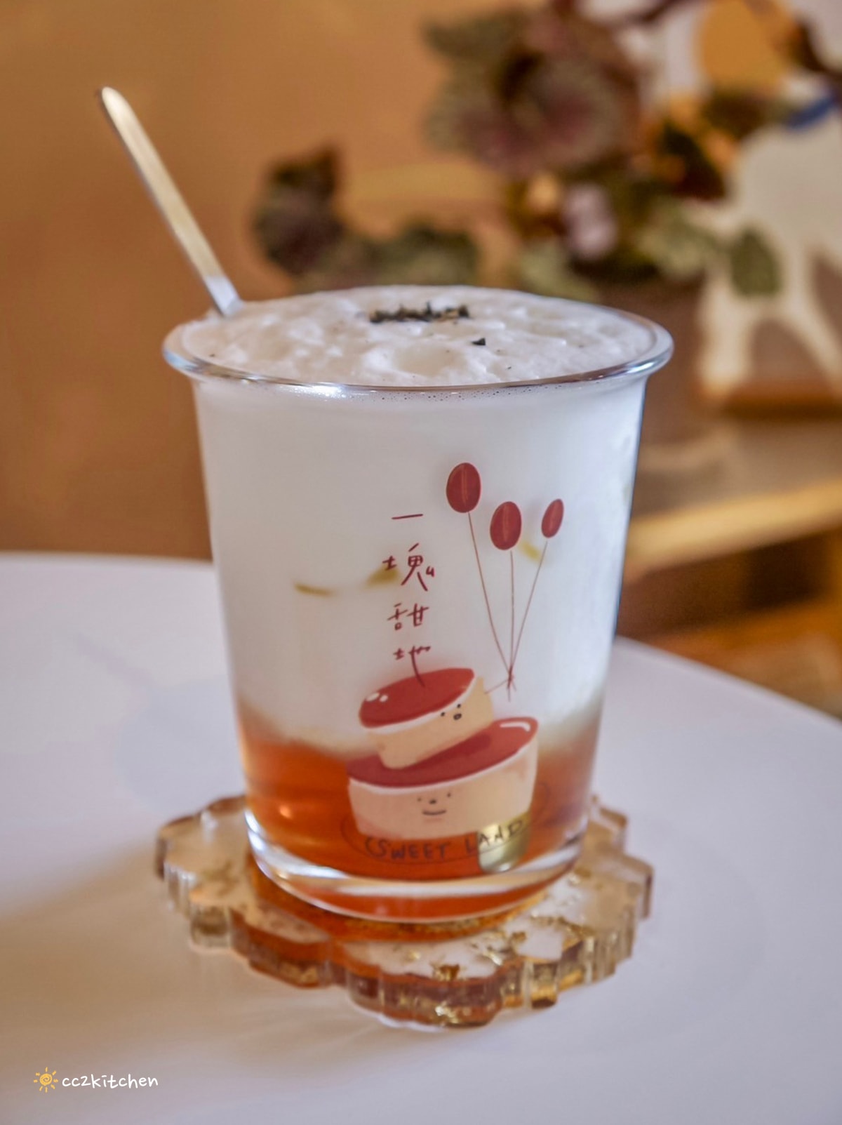 台東叢林風網美咖啡店！「一塊甜地」植物系、文青裝潢，造型LOGO舒芙蕾可愛吸睛又美味～