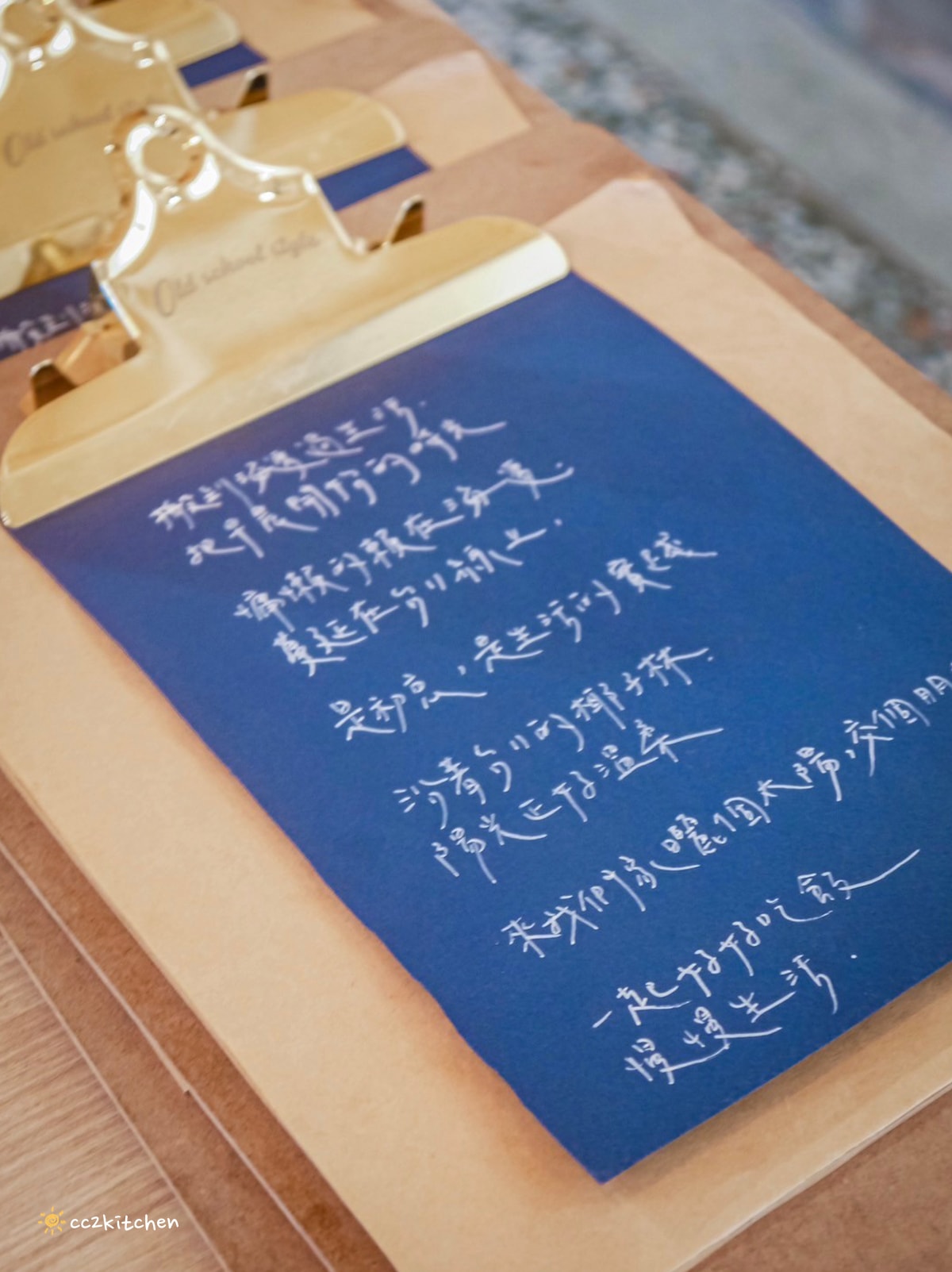 台東輕食早午餐「海食光seas the day」富岡漁港附近的文青小店，結合美食、藝文、展覽空間～推薦墨西哥餅和鍋煮奶茶。