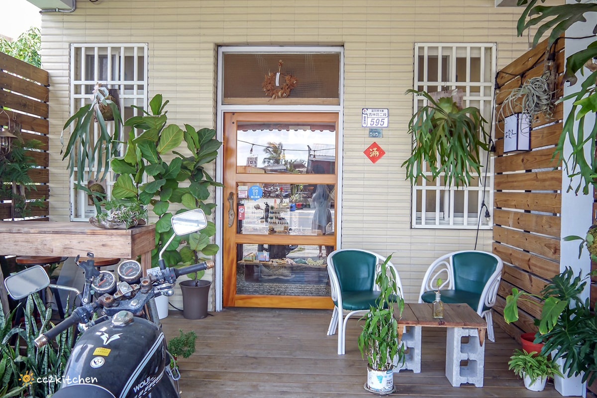 台東輕食早午餐「海食光seas the day」富岡漁港附近的文青小店，結合美食、藝文、展覽空間～推薦墨西哥餅和鍋煮奶茶。