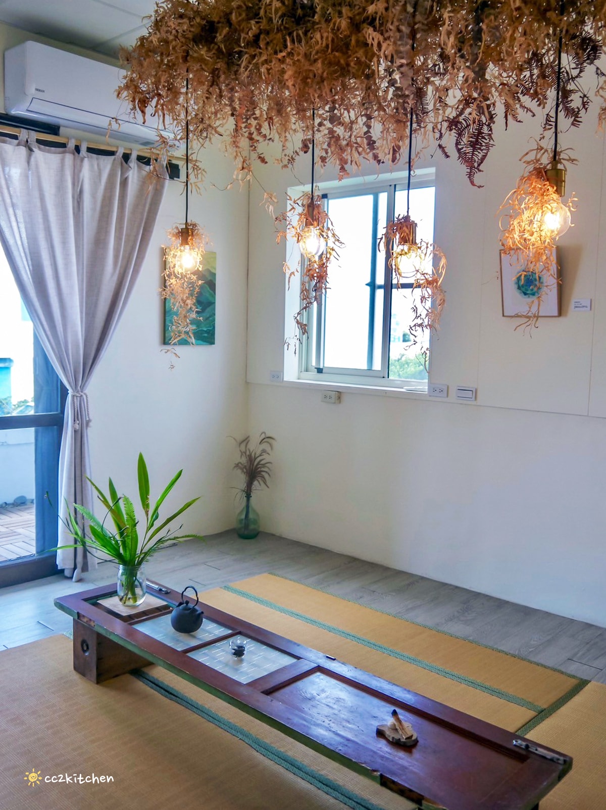 台東輕食早午餐「海食光seas the day」富岡漁港附近的文青小店，結合美食、藝文、展覽空間～推薦墨西哥餅和鍋煮奶茶。