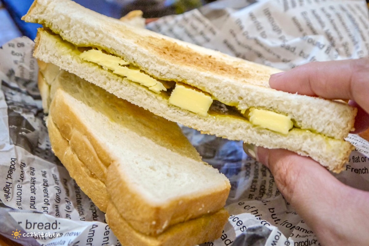 台東輕食早午餐「海食光seas the day」富岡漁港附近的文青小店，結合美食、藝文、展覽空間～推薦墨西哥餅和鍋煮奶茶。