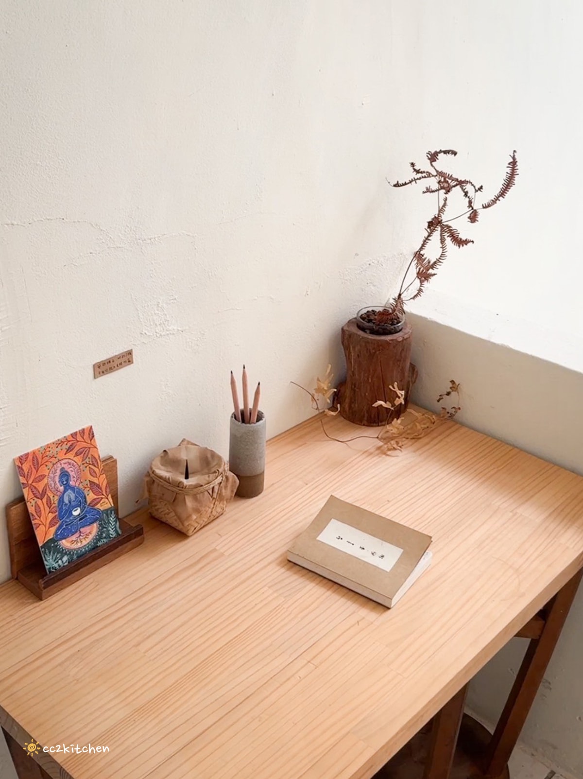 台東輕食早午餐「海食光seas the day」富岡漁港附近的文青小店，結合美食、藝文、展覽空間～推薦墨西哥餅和鍋煮奶茶。