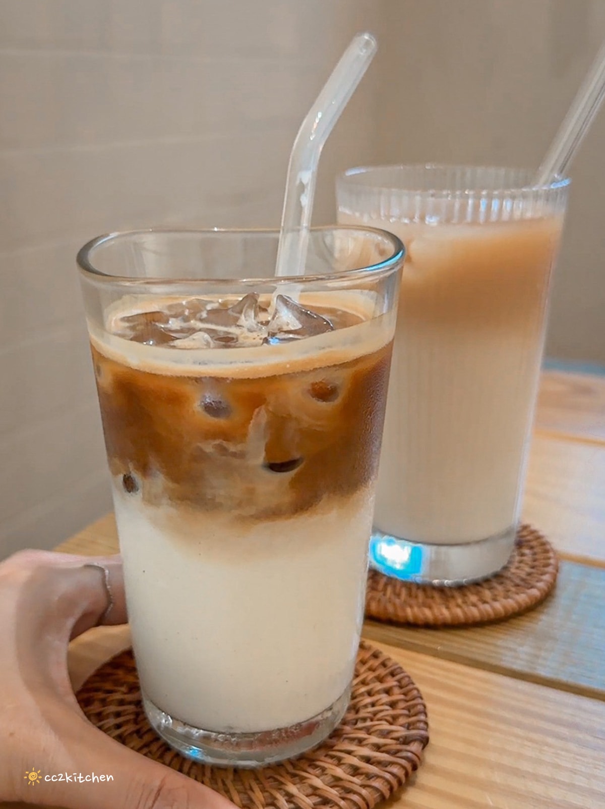 台東輕食早午餐「海食光seas the day」富岡漁港附近的文青小店，結合美食、藝文、展覽空間～推薦墨西哥餅和鍋煮奶茶。