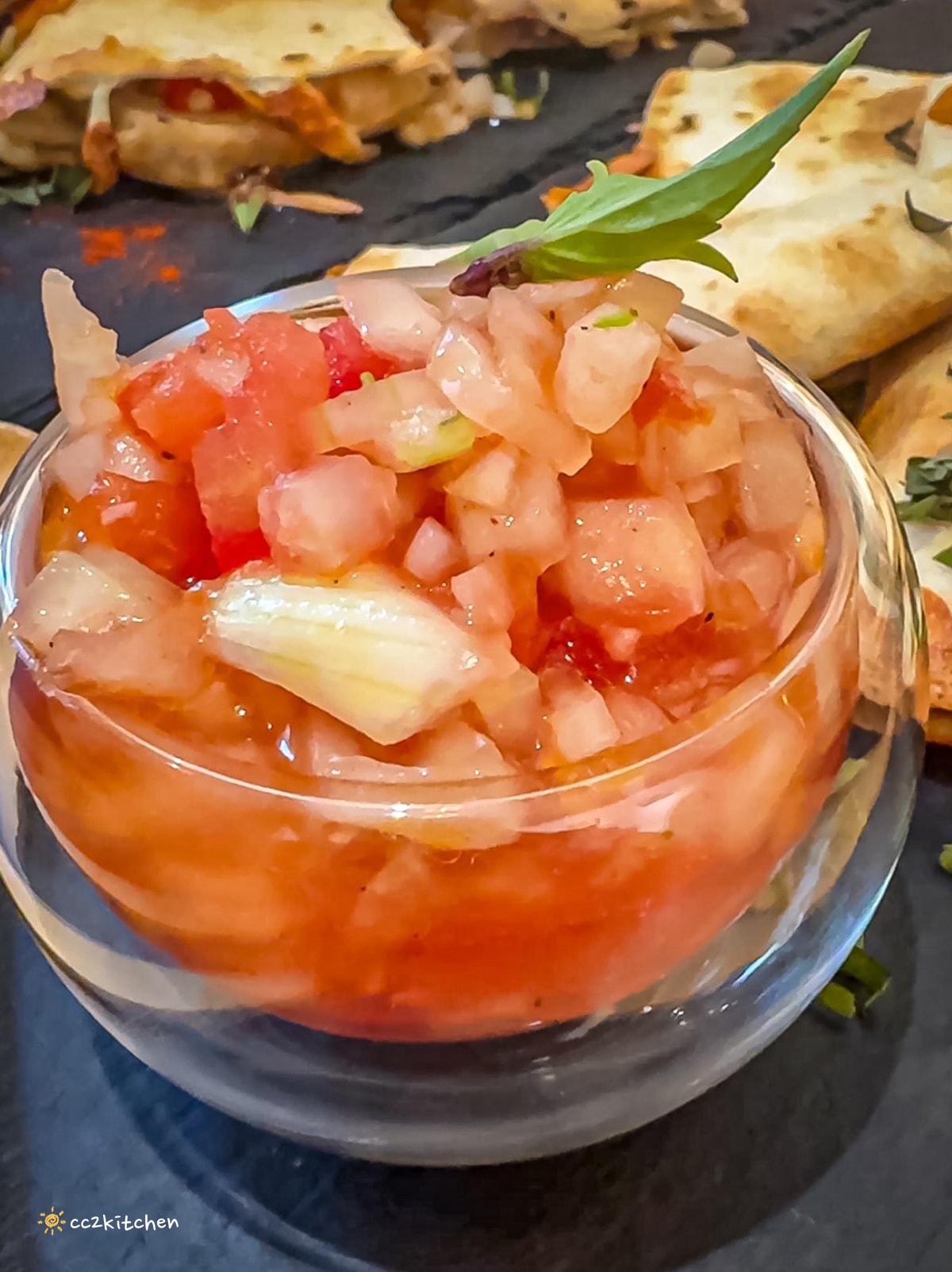 台東輕食早午餐「海食光seas the day」富岡漁港附近的文青小店，結合美食、藝文、展覽空間～推薦墨西哥餅和鍋煮奶茶。