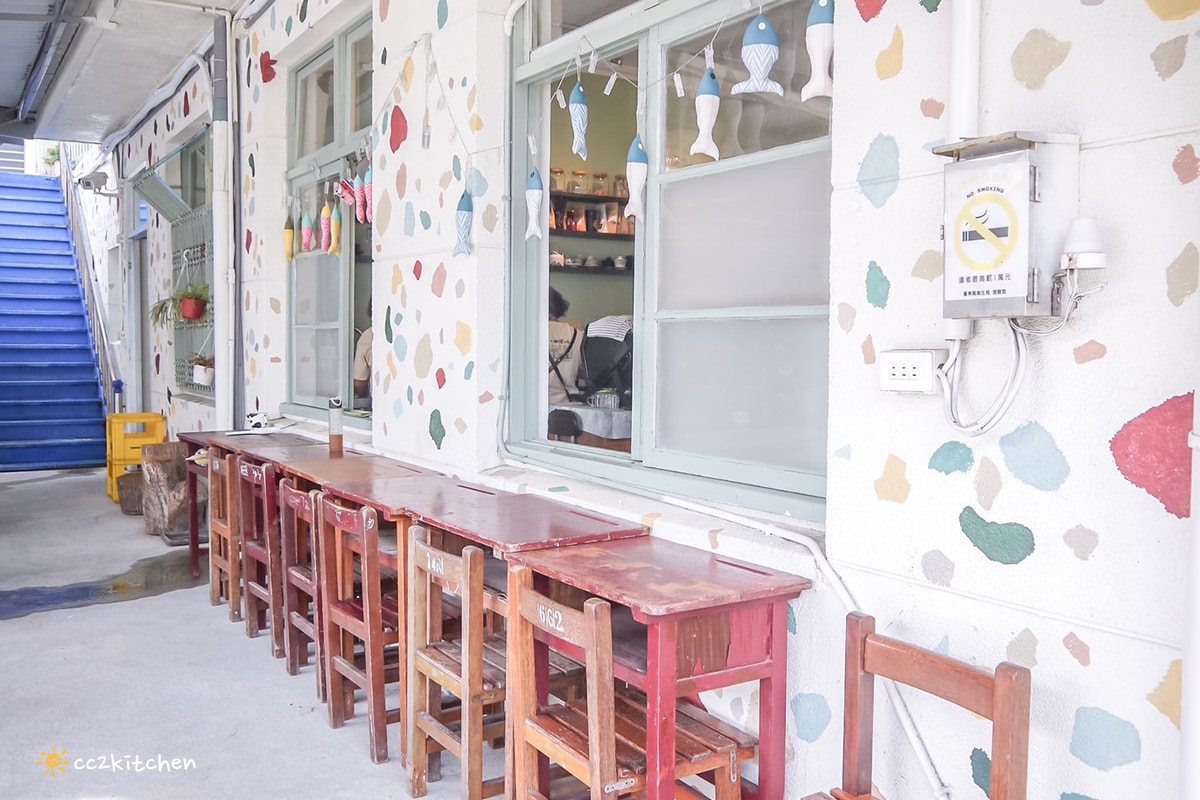 台東成功「眺港café」全台首家60年老診所改建的咖啡廳～中醫師接手跨域發展，將漢方茶融入咖啡店菜單，成功特色咖啡推薦。