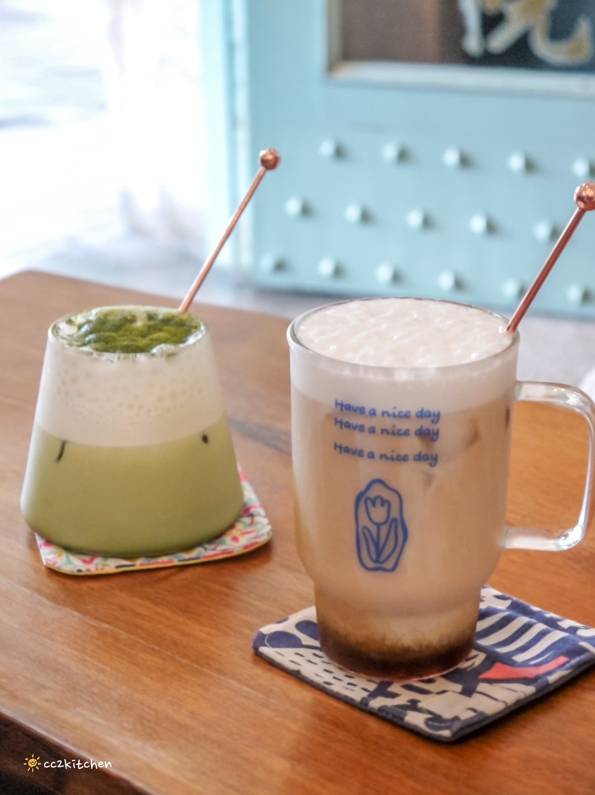 台東成功「眺港café」全台首家60年老診所改建的咖啡廳～中醫師接手跨域發展，將漢方茶融入咖啡店菜單，成功特色咖啡推薦。