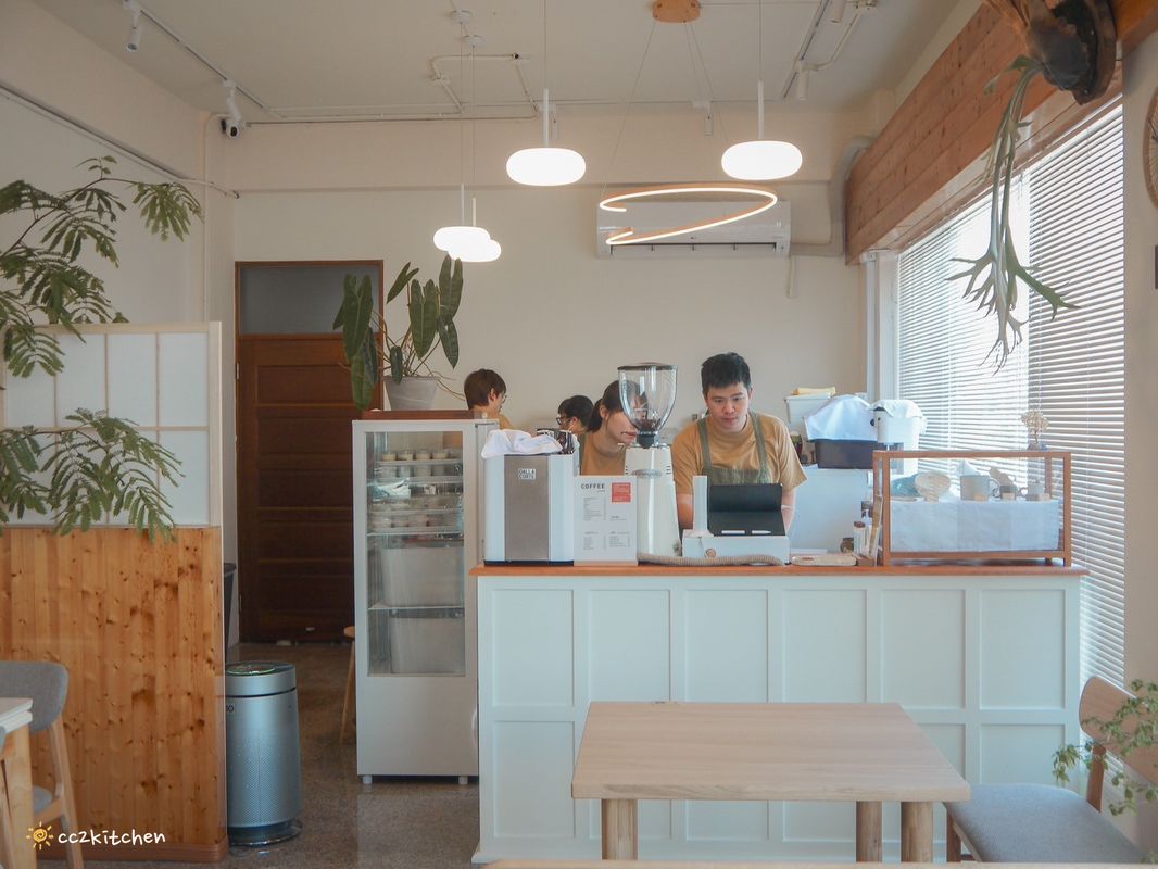 台東早午餐「柴源食間」新開幕～柴源製菓姊妹店，推出超級豐盛、大份量的大大早午餐盤、米食料理及義大利麵！餐點好吃兼具顏值，吃巧又能吃飽。