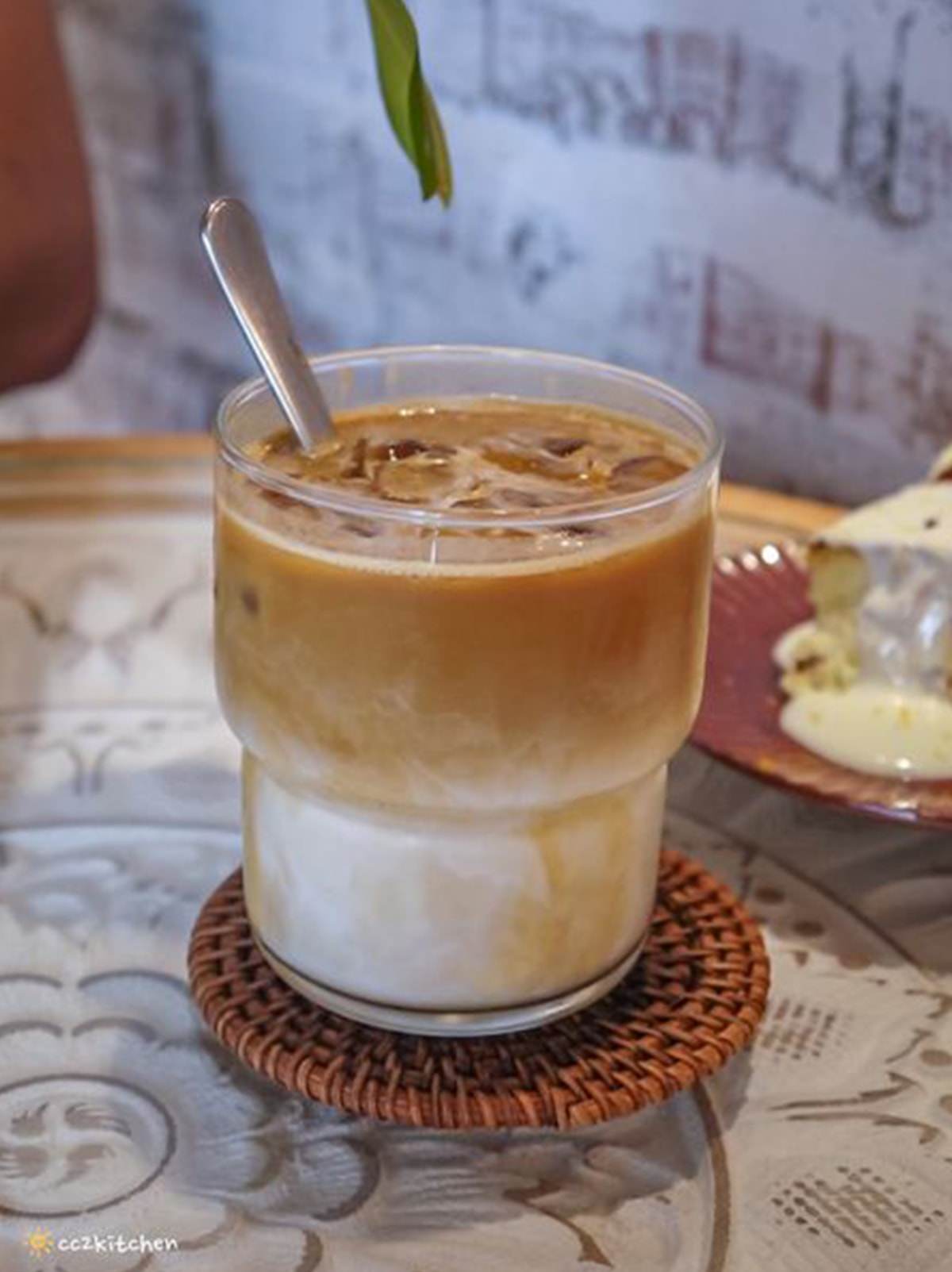 屏東漁村裡最美的海景咖啡廳！萬里桐「Oct.Sun Coffee」漁村裡的秘境咖啡～鄰近知名阿婆麵店、萬里桐浮潛熱點。