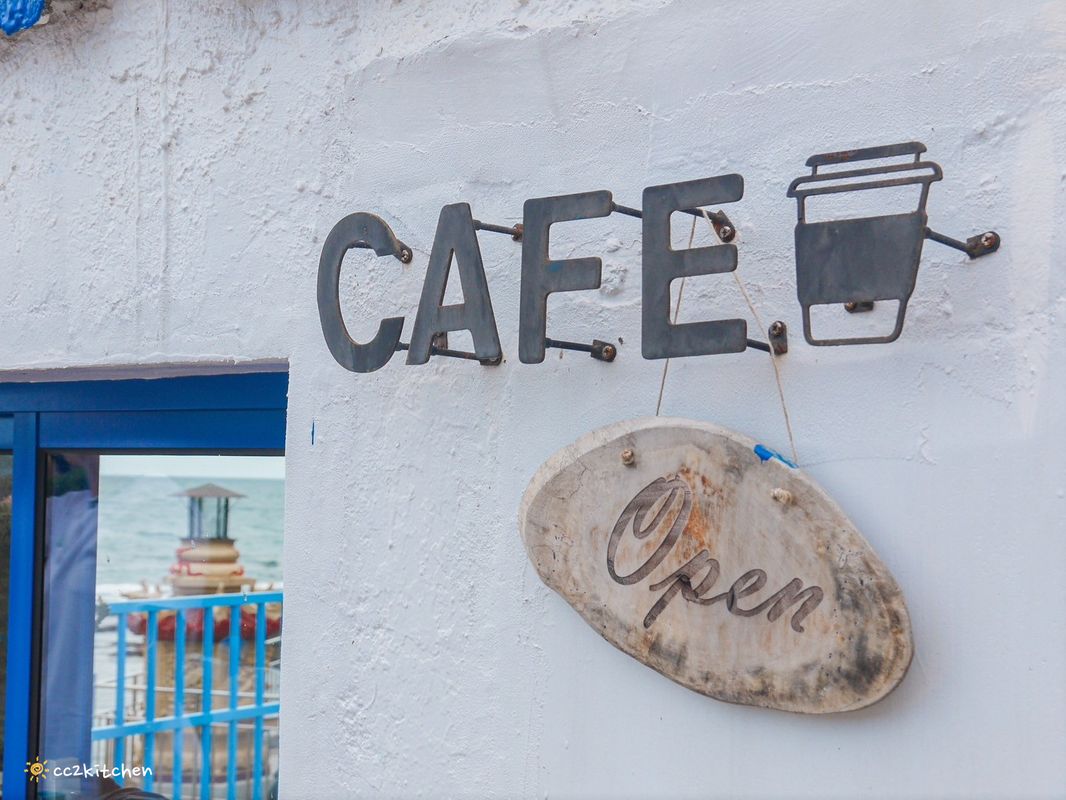 屏東漁村裡最美的海景咖啡廳！萬里桐「Oct.Sun Coffee」漁村裡的秘境咖啡～鄰近知名阿婆麵店、萬里桐浮潛熱點。