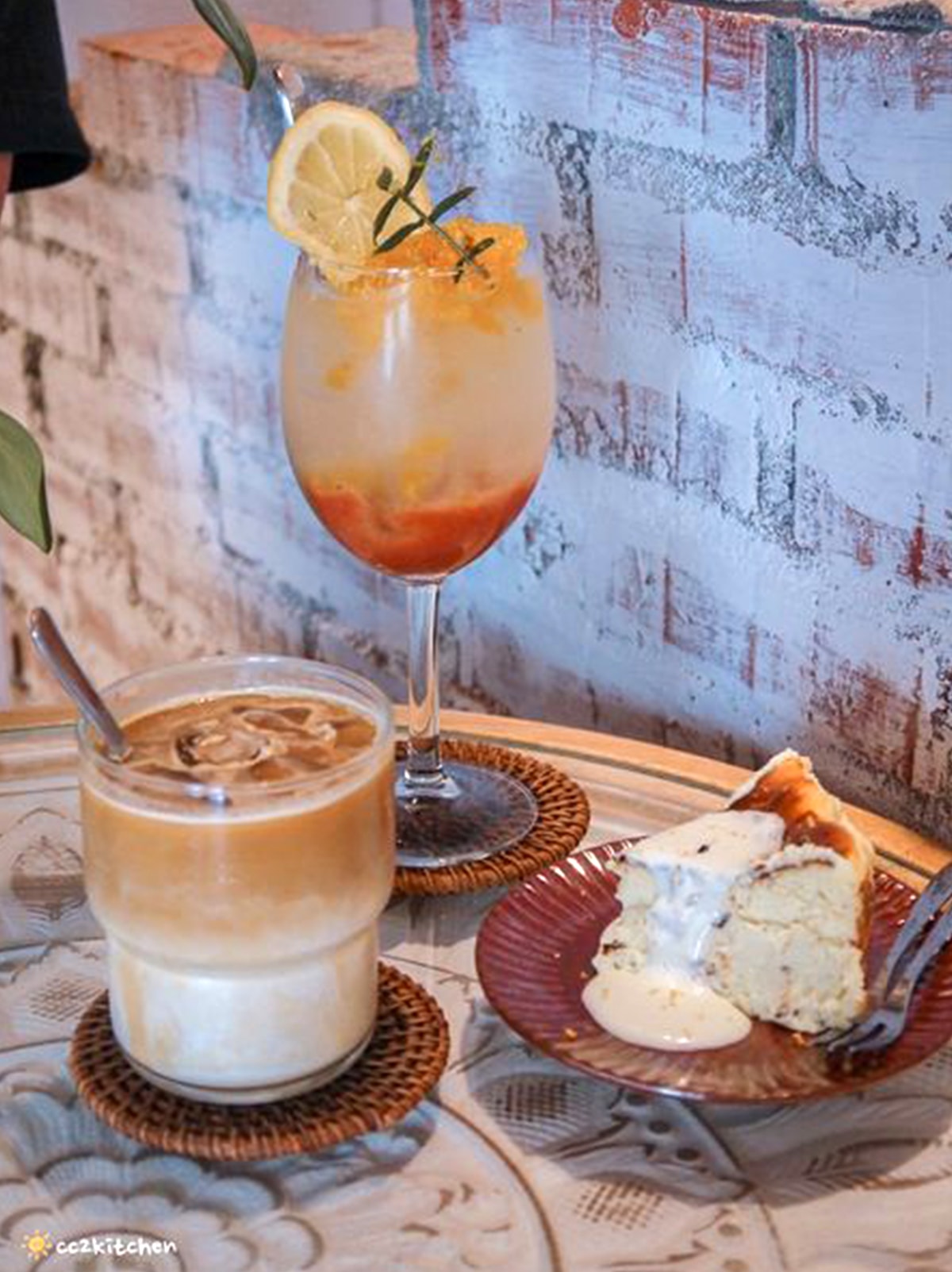 屏東漁村裡最美的海景咖啡廳！萬里桐「Oct.Sun Coffee」漁村裡的秘境咖啡～鄰近知名阿婆麵店、萬里桐浮潛熱點。