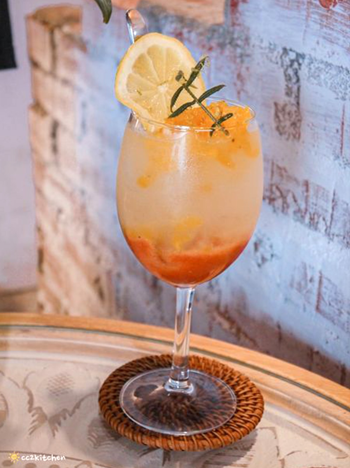 屏東漁村裡最美的海景咖啡廳！萬里桐「Oct.Sun Coffee」漁村裡的秘境咖啡～鄰近知名阿婆麵店、萬里桐浮潛熱點。