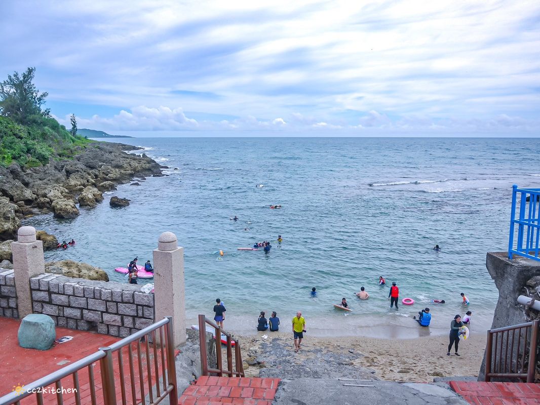 屏東漁村裡最美的海景咖啡廳！萬里桐「Oct.Sun Coffee」漁村裡的秘境咖啡～鄰近知名阿婆麵店、萬里桐浮潛熱點。