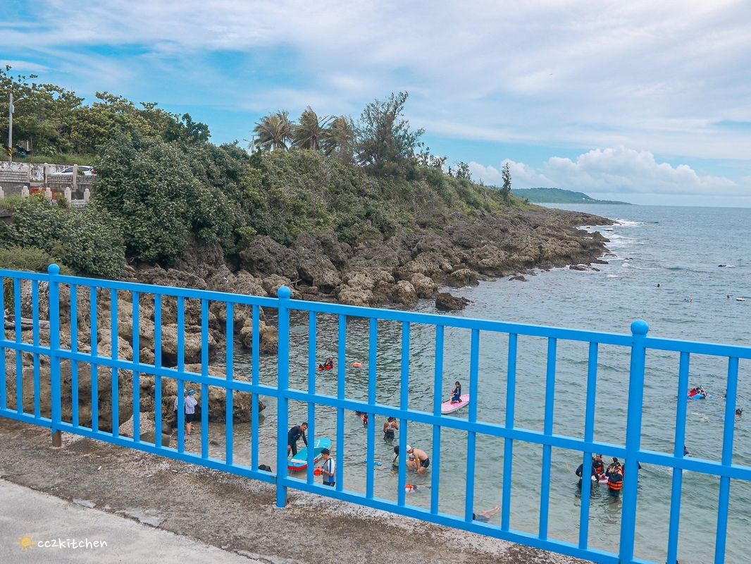 屏東漁村裡最美的海景咖啡廳！萬里桐「Oct.Sun Coffee」漁村裡的秘境咖啡～鄰近知名阿婆麵店、萬里桐浮潛熱點。