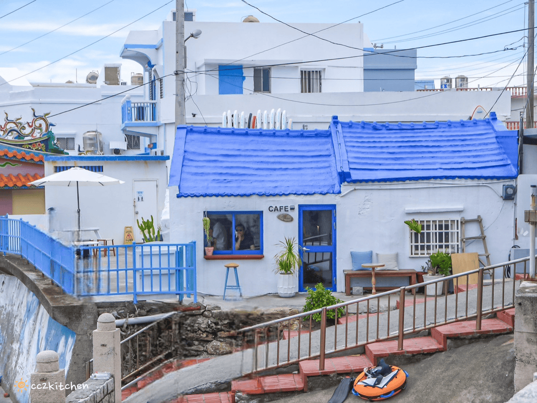 屏東漁村裡最美的海景咖啡廳！萬里桐「Oct.Sun Coffee」漁村裡的秘境咖啡～鄰近知名阿婆麵店、萬里桐浮潛熱點。