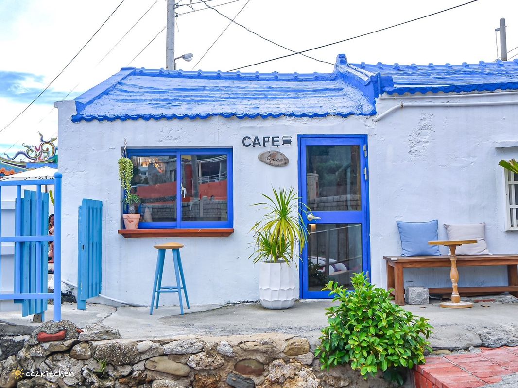 屏東漁村裡最美的海景咖啡廳！萬里桐「Oct.Sun Coffee」漁村裡的秘境咖啡～鄰近知名阿婆麵店、萬里桐浮潛熱點。