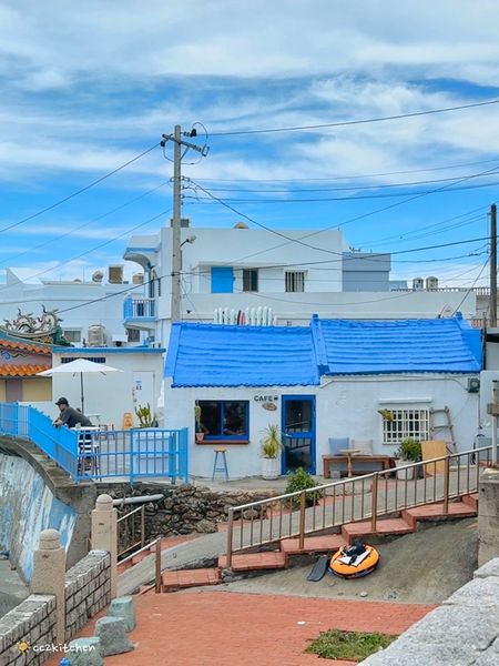 屏東漁村裡最美的海景咖啡廳！萬里桐「Oct.Sun Coffee」漁村裡的秘境咖啡～鄰近知名阿婆麵店、萬里桐浮潛熱點。