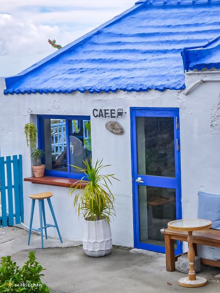 屏東漁村裡最美的海景咖啡廳！萬里桐「Oct.Sun Coffee」漁村裡的秘境咖啡～鄰近知名阿婆麵店、萬里桐浮潛熱點。