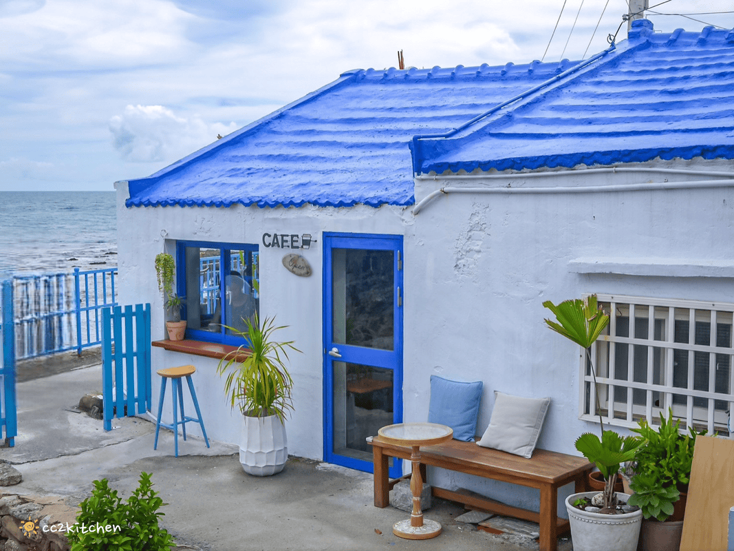 屏東漁村裡最美的海景咖啡廳！萬里桐「Oct.Sun Coffee」漁村裡的秘境咖啡～鄰近知名阿婆麵店、萬里桐浮潛熱點。