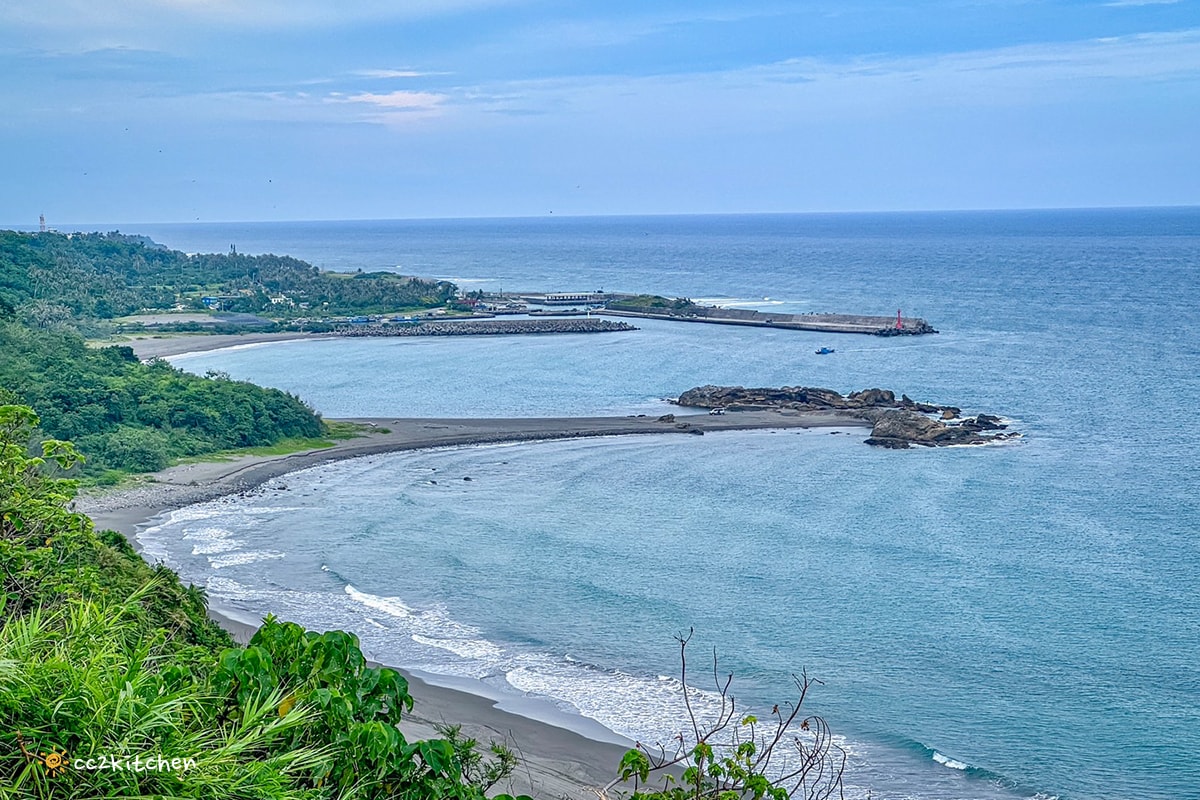 台東秘境景點「金樽陸連島貓洞」天然的貓咪海蝕洞!台灣唯一正在形成的陸連島,東海岸熱門IG打卡景點。 - 第7張圖