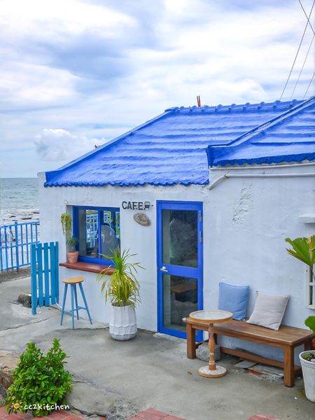 屏東漁村裡最美的海景咖啡廳！萬里桐「Oct.Sun Coffee」漁村裡的秘境咖啡～鄰近知名阿婆麵店、萬里桐浮潛熱點。