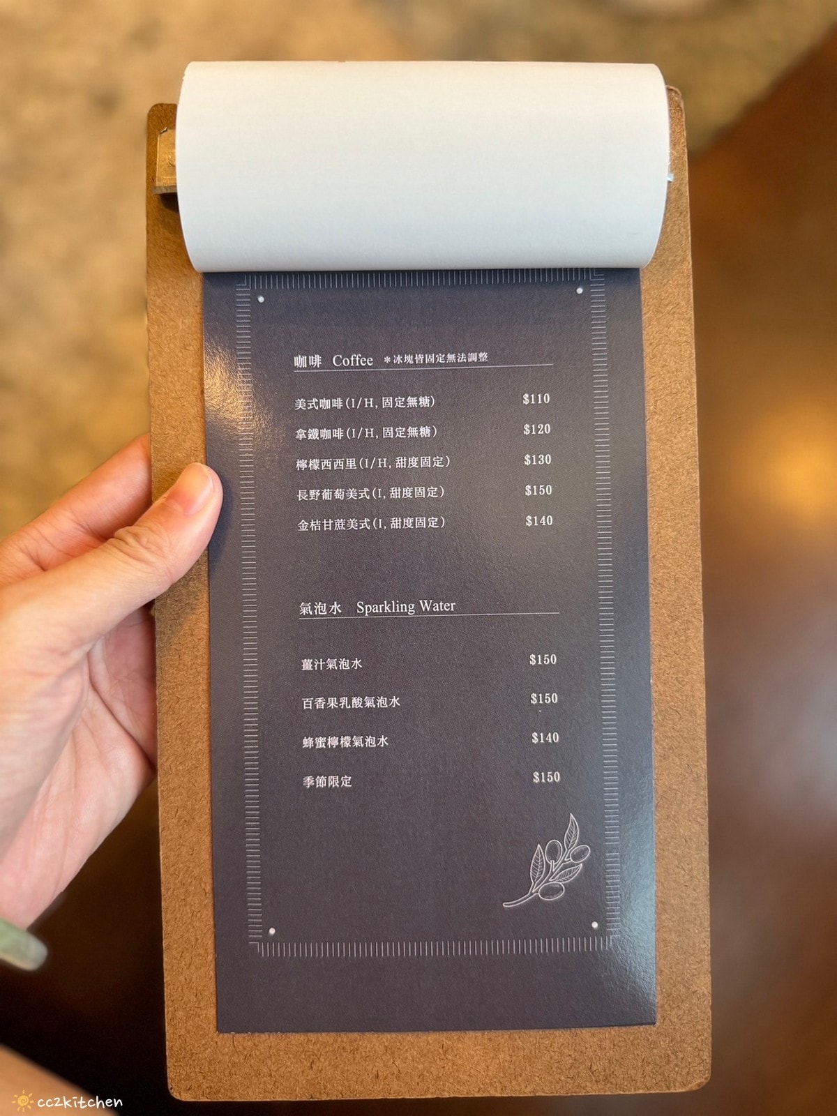 台南安平「冬日Dongri」巷弄中的網美老屋咖啡廳賣著中式家常料理,平日也要排隊候位的美味。 - 第15張圖