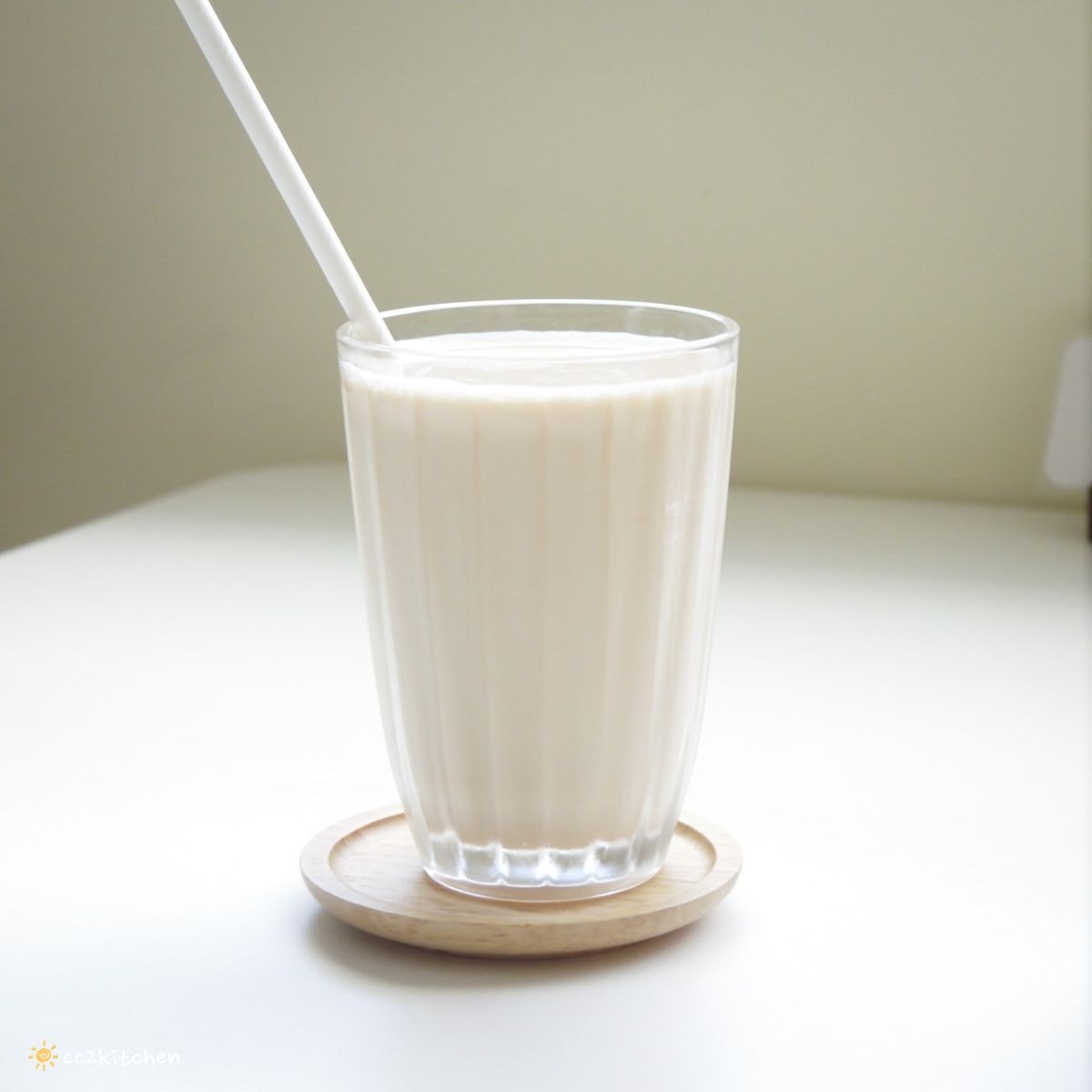 台東早午餐「慢慢Slowly」韓系奶油風咖啡店，餐點選擇多、從早吃到晚～早午餐、義大利麵、下午茶、咖啡應有盡有，適合約會、聚餐。