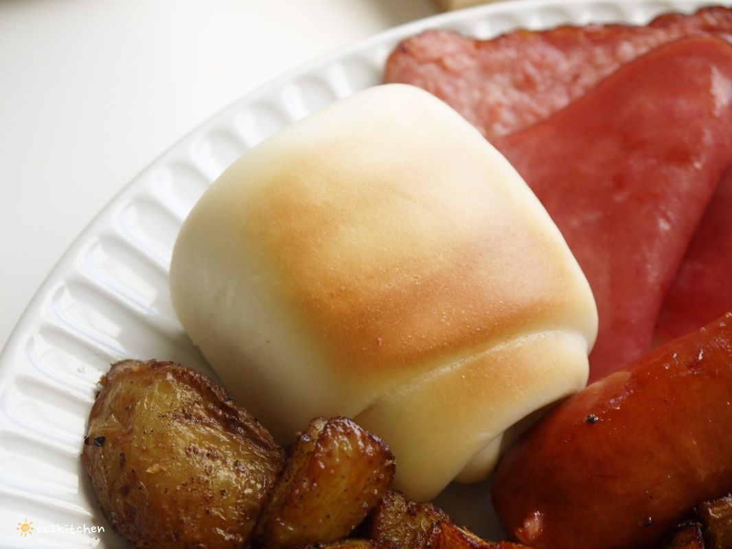 台東早午餐「慢慢Slowly」韓系奶油風咖啡店，餐點選擇多、從早吃到晚～早午餐、義大利麵、下午茶、咖啡應有盡有，適合約會、聚餐。