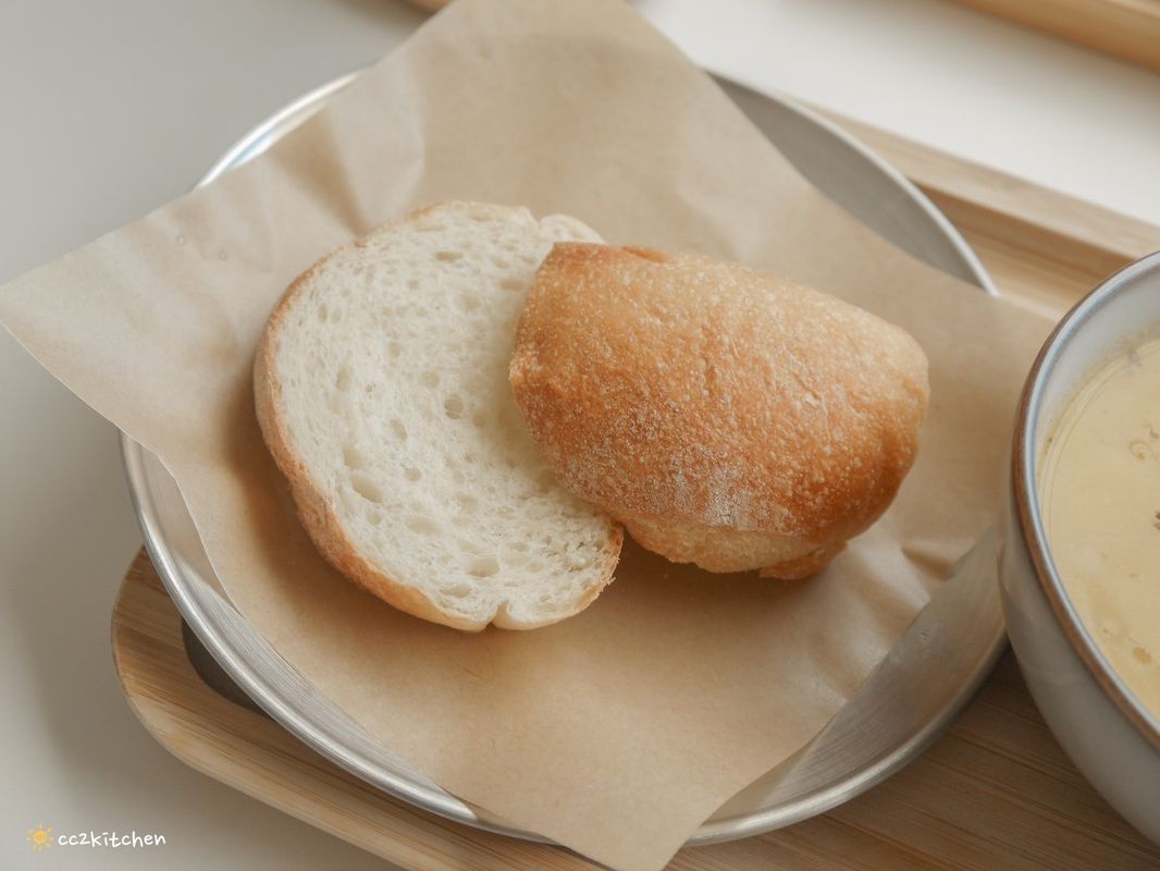 台東早午餐「慢慢Slowly」韓系奶油風咖啡店，餐點選擇多、從早吃到晚～早午餐、義大利麵、下午茶、咖啡應有盡有，適合約會、聚餐。