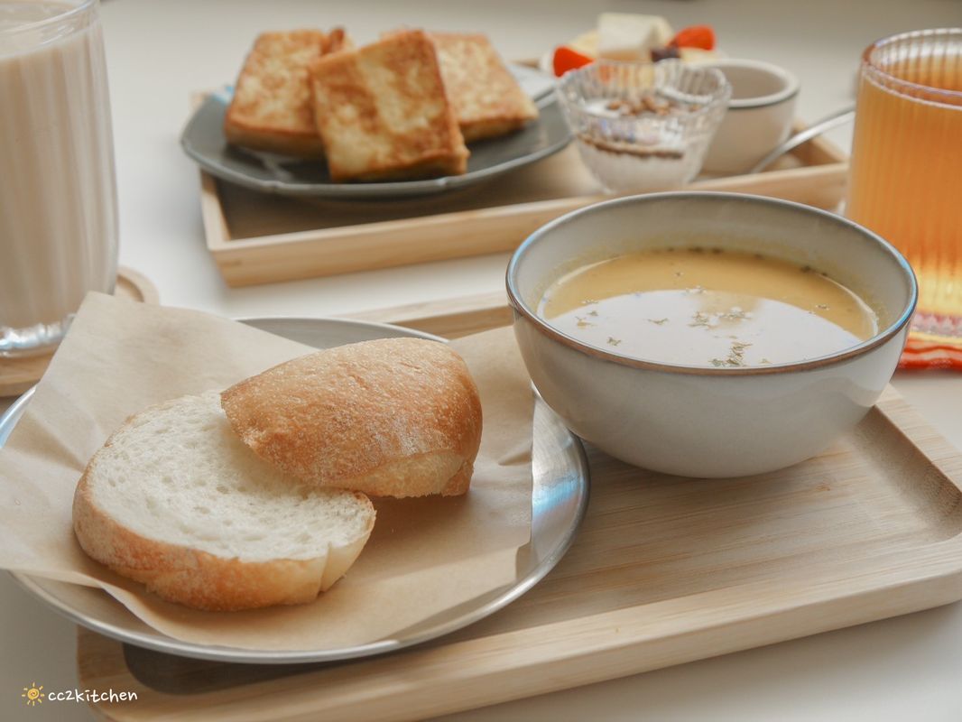 台東早午餐「慢慢Slowly」韓系奶油風咖啡店，餐點選擇多、從早吃到晚～早午餐、義大利麵、下午茶、咖啡應有盡有，適合約會、聚餐。