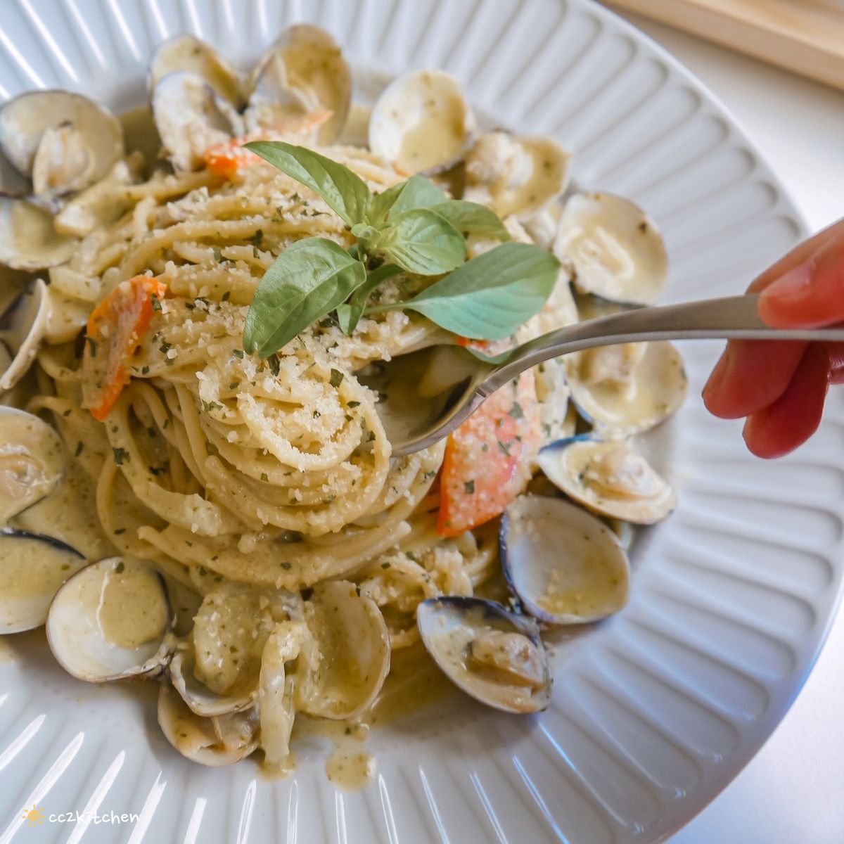 台東早午餐「慢慢Slowly」韓系奶油風咖啡店，餐點選擇多、從早吃到晚～早午餐、義大利麵、下午茶、咖啡應有盡有，適合約會、聚餐。