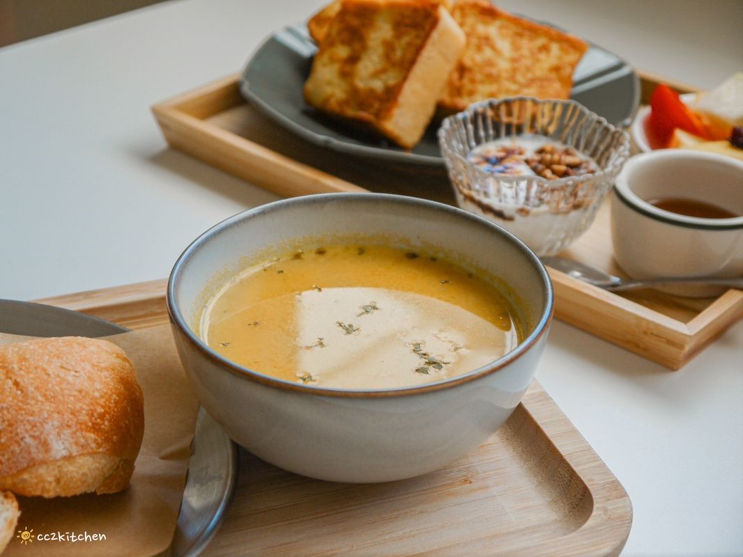 台東早午餐「慢慢Slowly」韓系奶油風咖啡店，餐點選擇多、從早吃到晚～早午餐、義大利麵、下午茶、咖啡應有盡有，適合約會、聚餐。