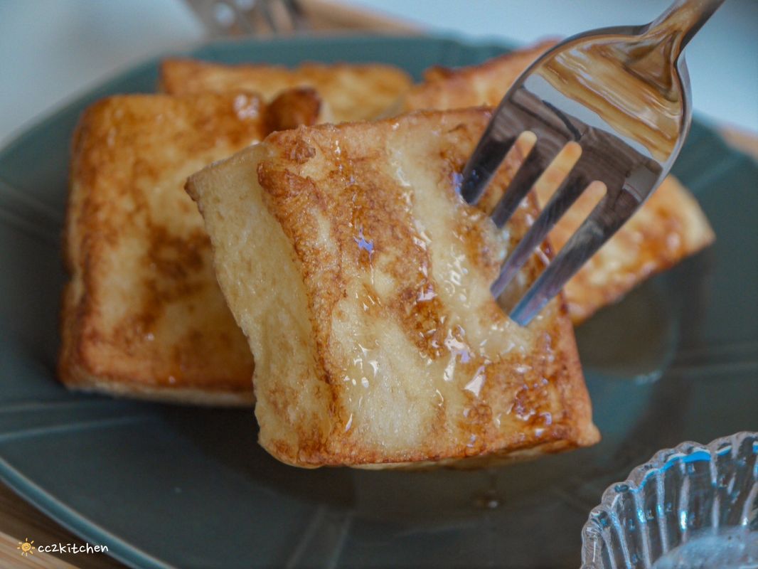 台東早午餐「慢慢Slowly」韓系奶油風咖啡店，餐點選擇多、從早吃到晚～早午餐、義大利麵、下午茶、咖啡應有盡有，適合約會、聚餐。