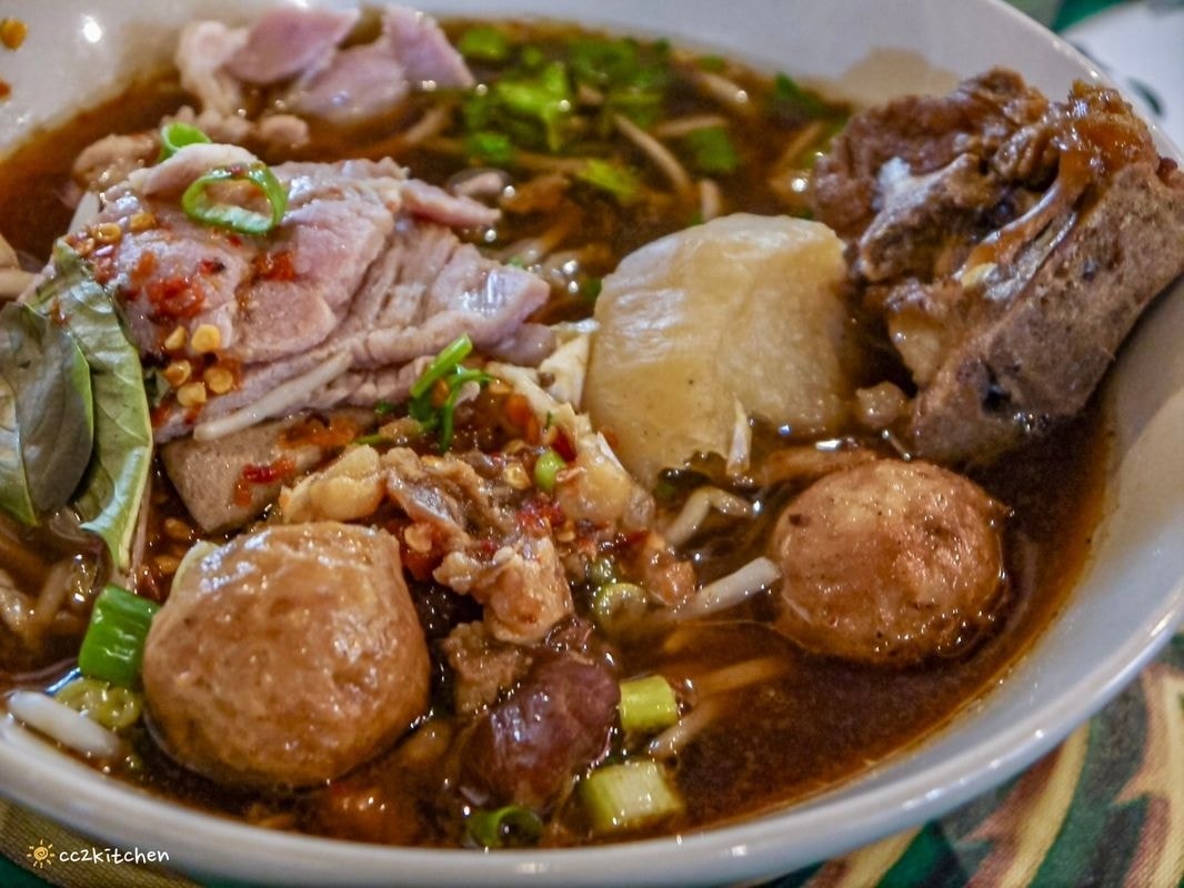 不用飛泰國!台東也可以吃到道地的泰國船麵「大城老船麵」,高雄超人氣泰國小吃專賣店展店來台東,必點船麵、泰式奶茶、椒鹽雞翅。 - 第16張圖