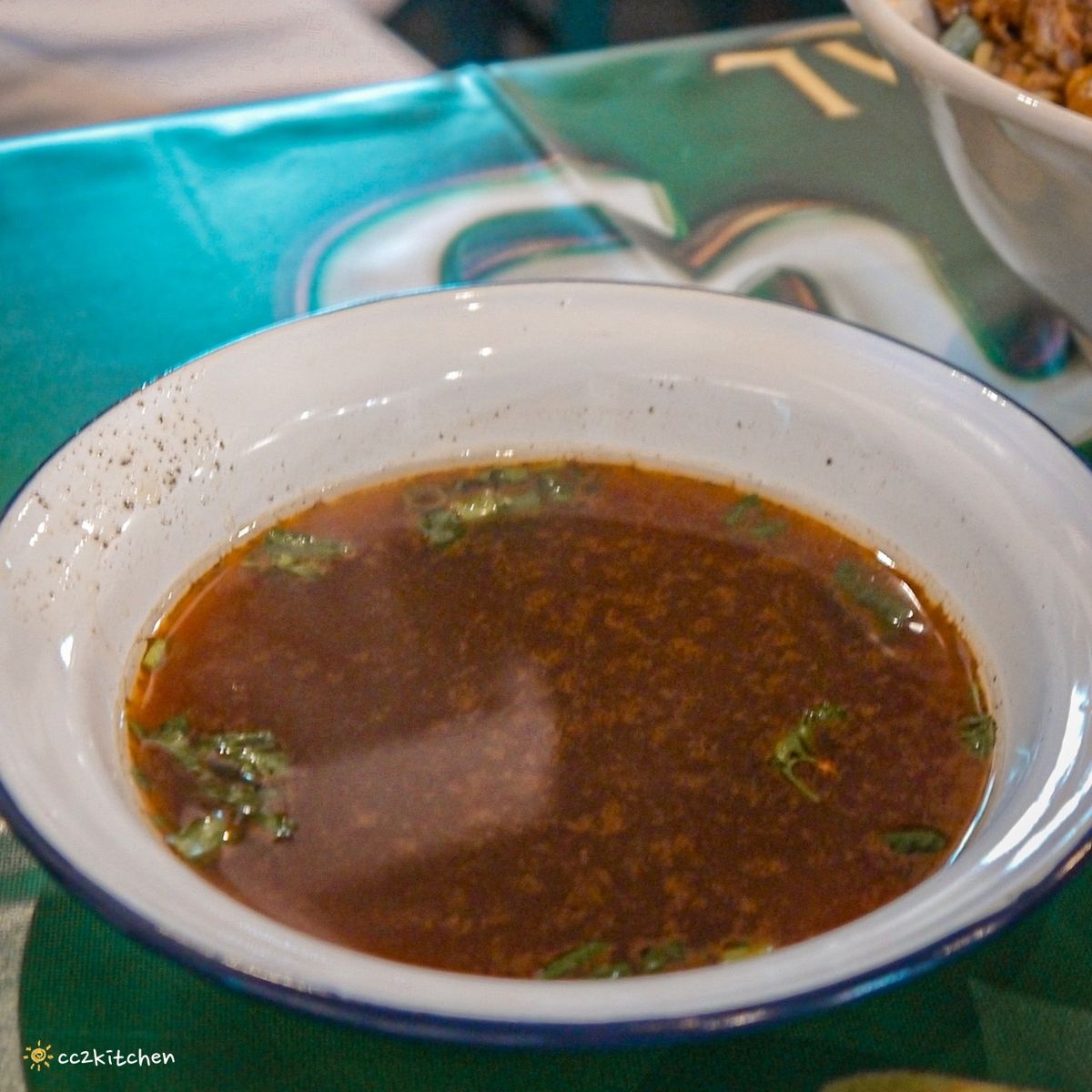 不用飛泰國！台東也可以吃到道地的泰國船麵「大城老船麵」，高雄超人氣泰國小吃專賣店展店來台東，必點船麵、泰式奶茶、椒鹽雞翅。