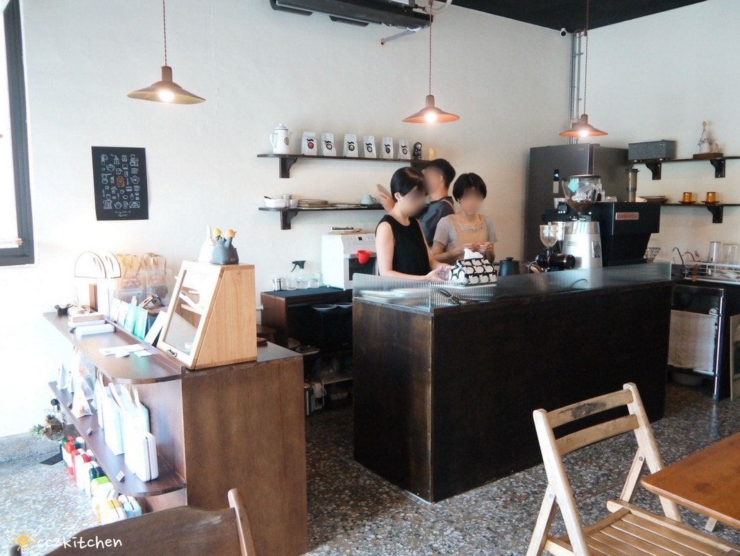 台東咖啡「大酥老公」從北平街搬到更生路的大酥2.0，台東超人氣鐵盒奶油酥餅伴手禮、質感老屋咖啡廳。