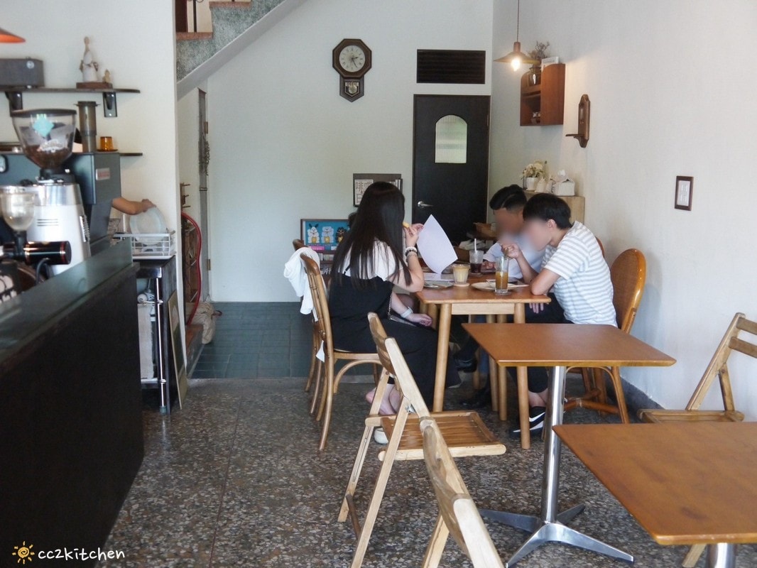 台東咖啡「大酥老公」從北平街搬到更生路的大酥2.0，台東超人氣鐵盒奶油酥餅伴手禮、質感老屋咖啡廳。