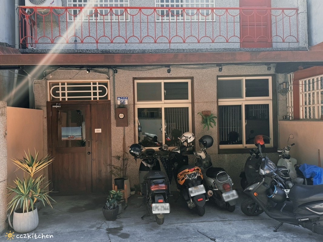 花蓮寵物友善早午餐!「棲根」以手作麵包為主的大份量精緻早午餐,溫沙拉、手作吐司麵包及開放式三明治現點現做,慢工粗細活的職人手作輕食。 - 第3張圖 花蓮寵物友善早午餐!「棲根」以手作麵包為主的大份量精緻早午餐,溫沙拉、手作吐司麵包及開放式三明治現點現做,慢工粗細活的職人手作輕食。