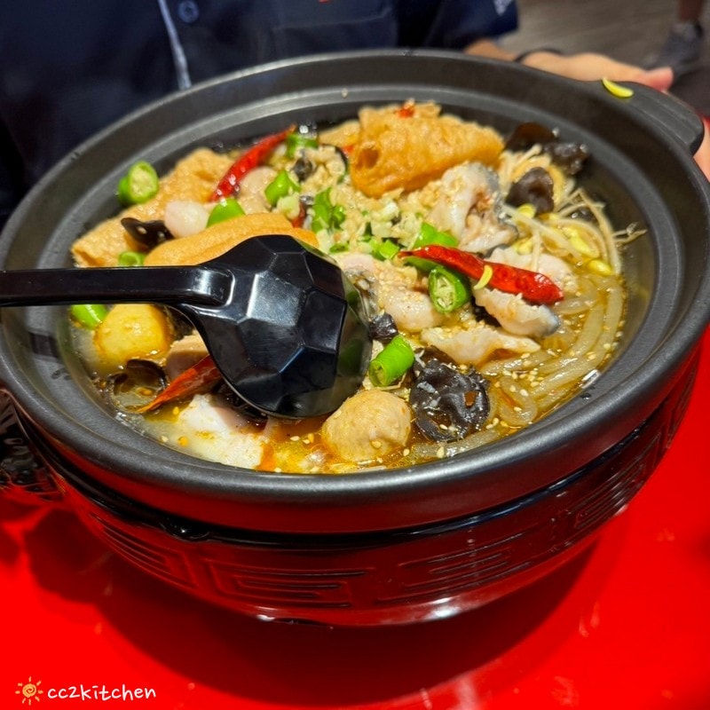 比臉盆還大的酸菜魚！「錄鼎記酸菜魚鍋台東店」台東首間酸菜魚火鍋～8/15新開幕，限定時段用餐鍋物9折！