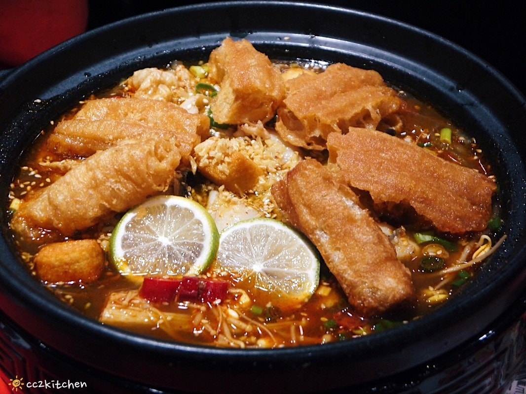比臉盆還大的酸菜魚！「錄鼎記酸菜魚鍋台東店」台東首間酸菜魚火鍋～8/15新開幕，限定時段用餐鍋物9折！