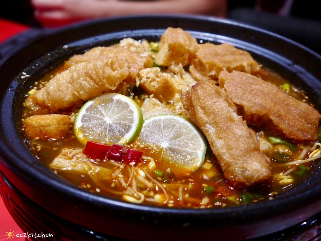 比臉盆還大的酸菜魚！「錄鼎記酸菜魚鍋台東店」台東首間酸菜魚火鍋～8/15新開幕，限定時段用餐鍋物9折！