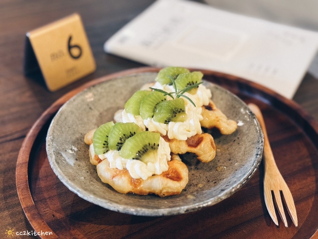 「Ruder’s Cafe」台東路得行旅2館,走進木質調的日式質感咖啡廳!復古老物結合日本職人手作陶藝,打造書香、咖啡香瀰漫的共享空間。 - 第43張圖