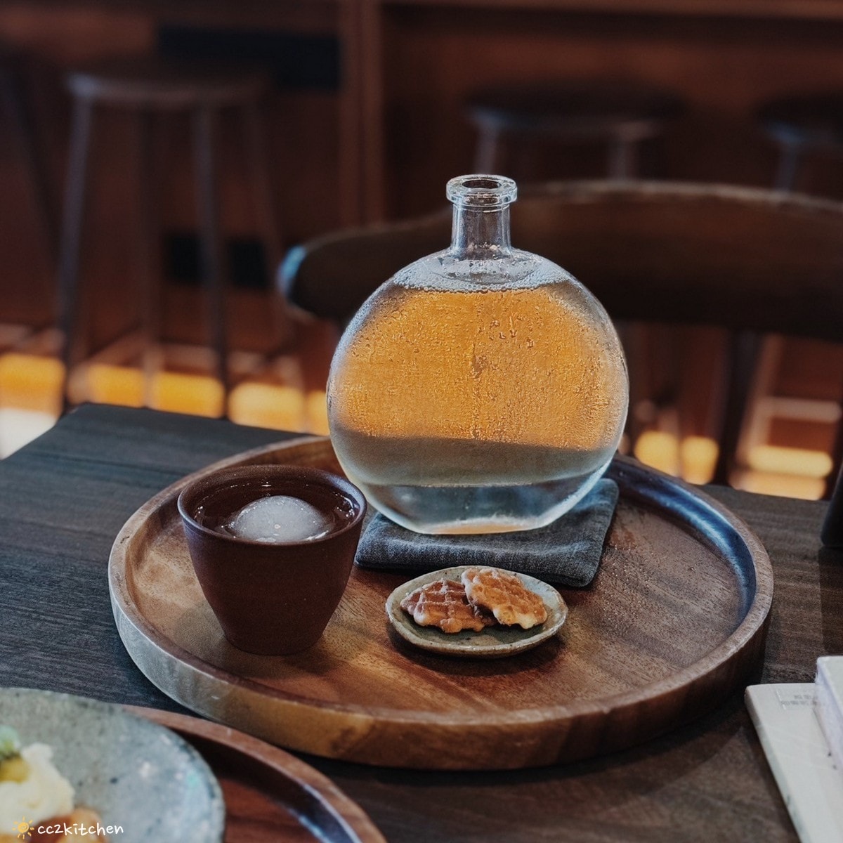 「Ruder’s Cafe」台東路得行旅2館,走進木質調的日式質感咖啡廳!復古老物結合日本職人手作陶藝,打造書香、咖啡香瀰漫的共享空間。 - 第38張圖