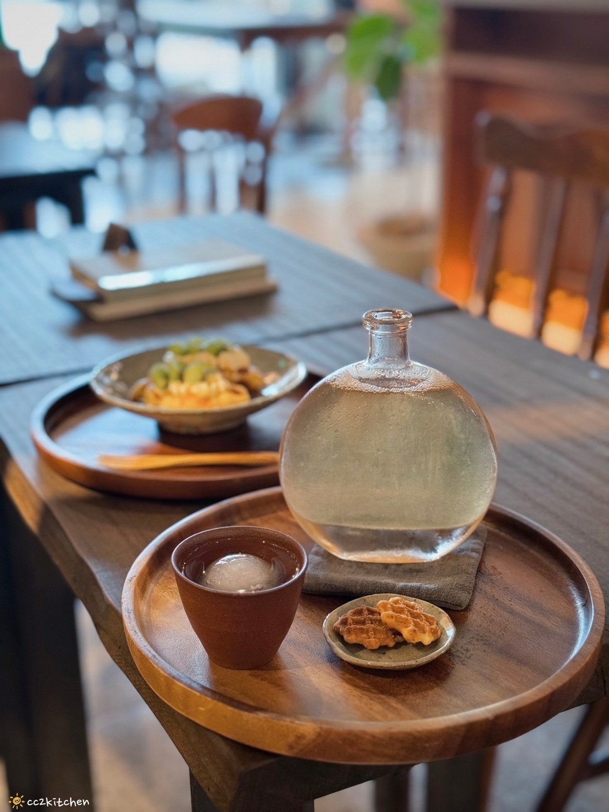 「Ruder’s Cafe」台東路得行旅2館,走進木質調的日式質感咖啡廳!復古老物結合日本職人手作陶藝,打造書香、咖啡香瀰漫的共享空間。 - 第35張圖