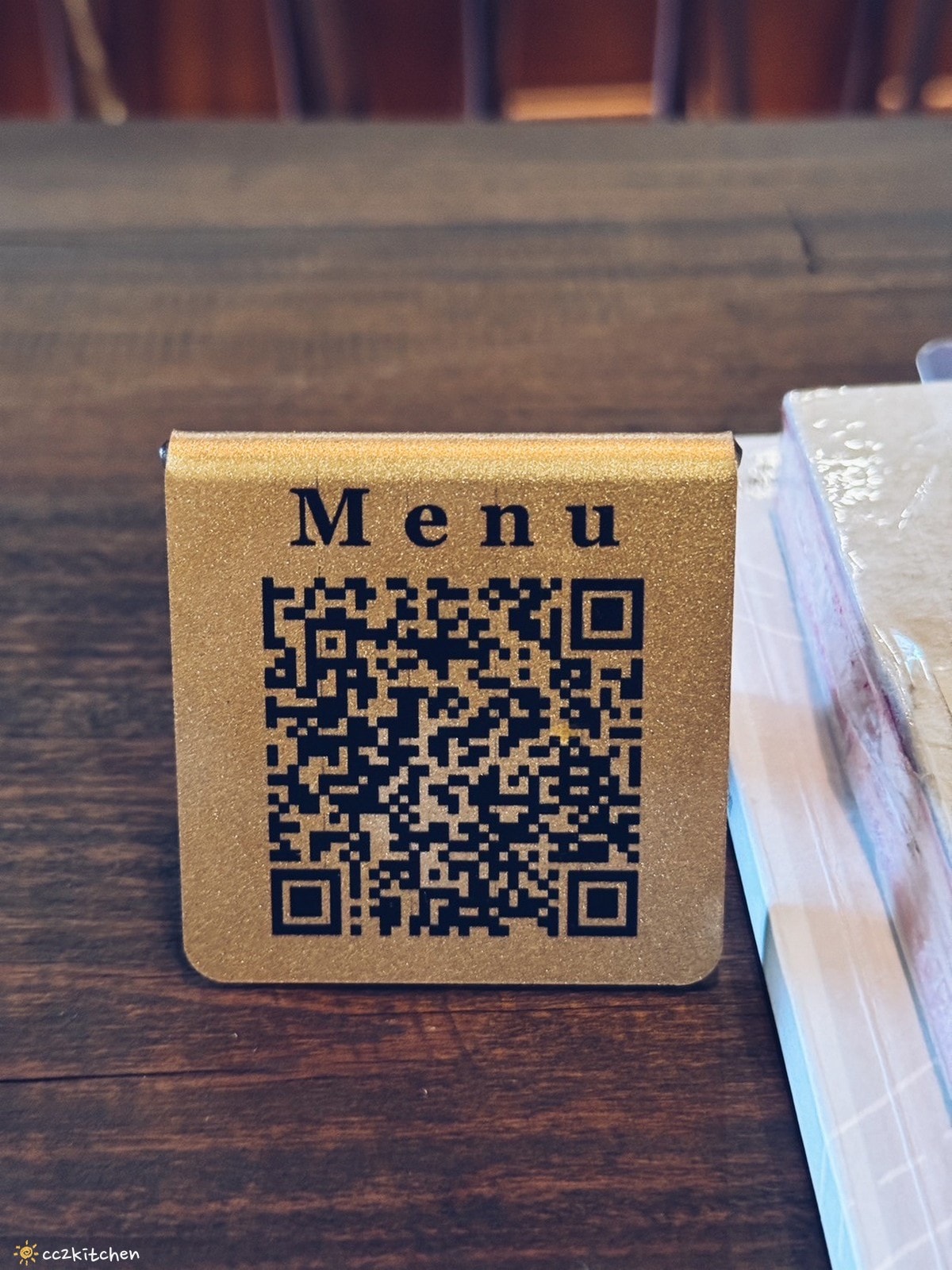 「Ruder’s Cafe」台東路得行旅2館,走進木質調的日式質感咖啡廳!復古老物結合日本職人手作陶藝,打造書香、咖啡香瀰漫的共享空間。 - 第28張圖